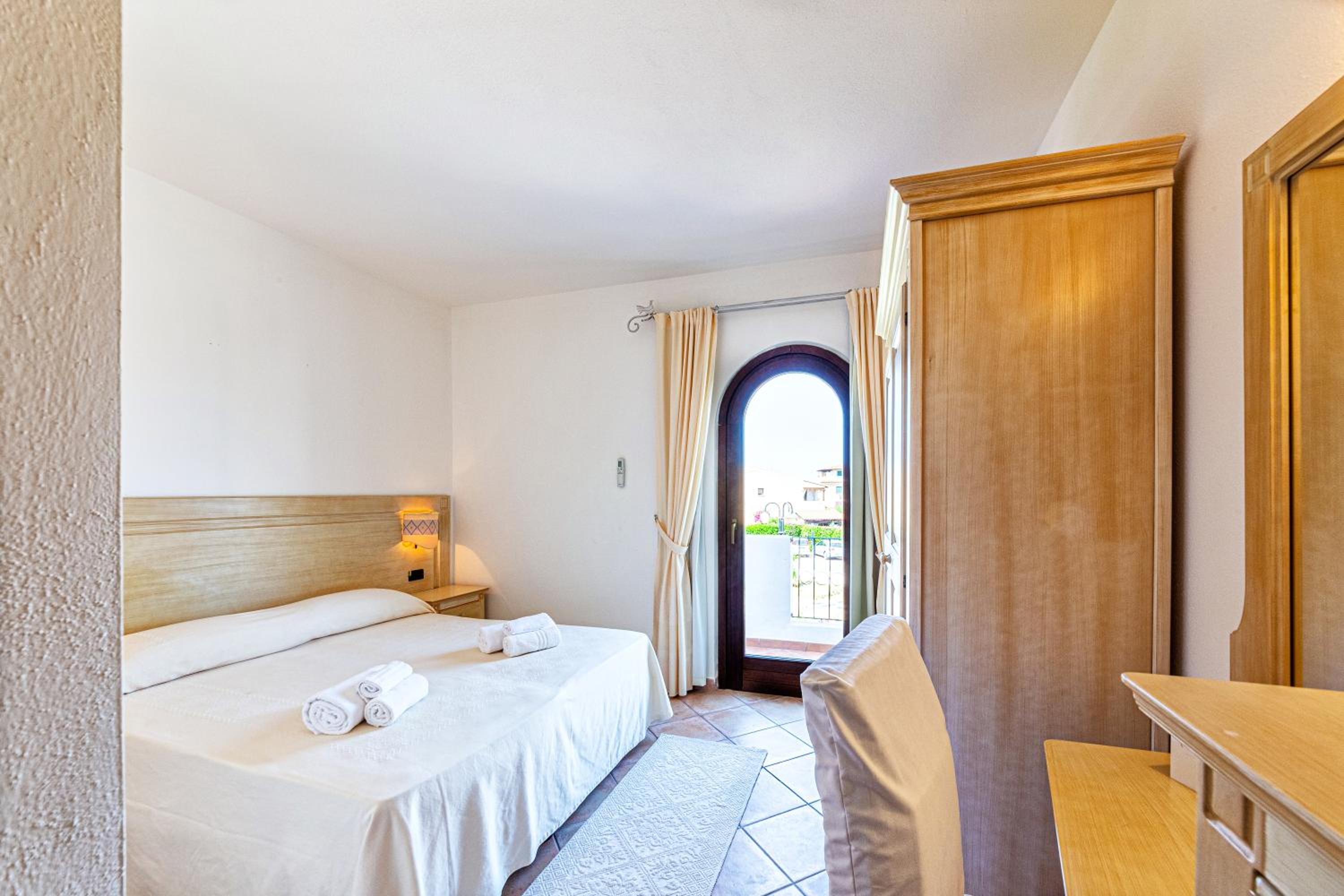 Double Room with Balcony - Photo 5
