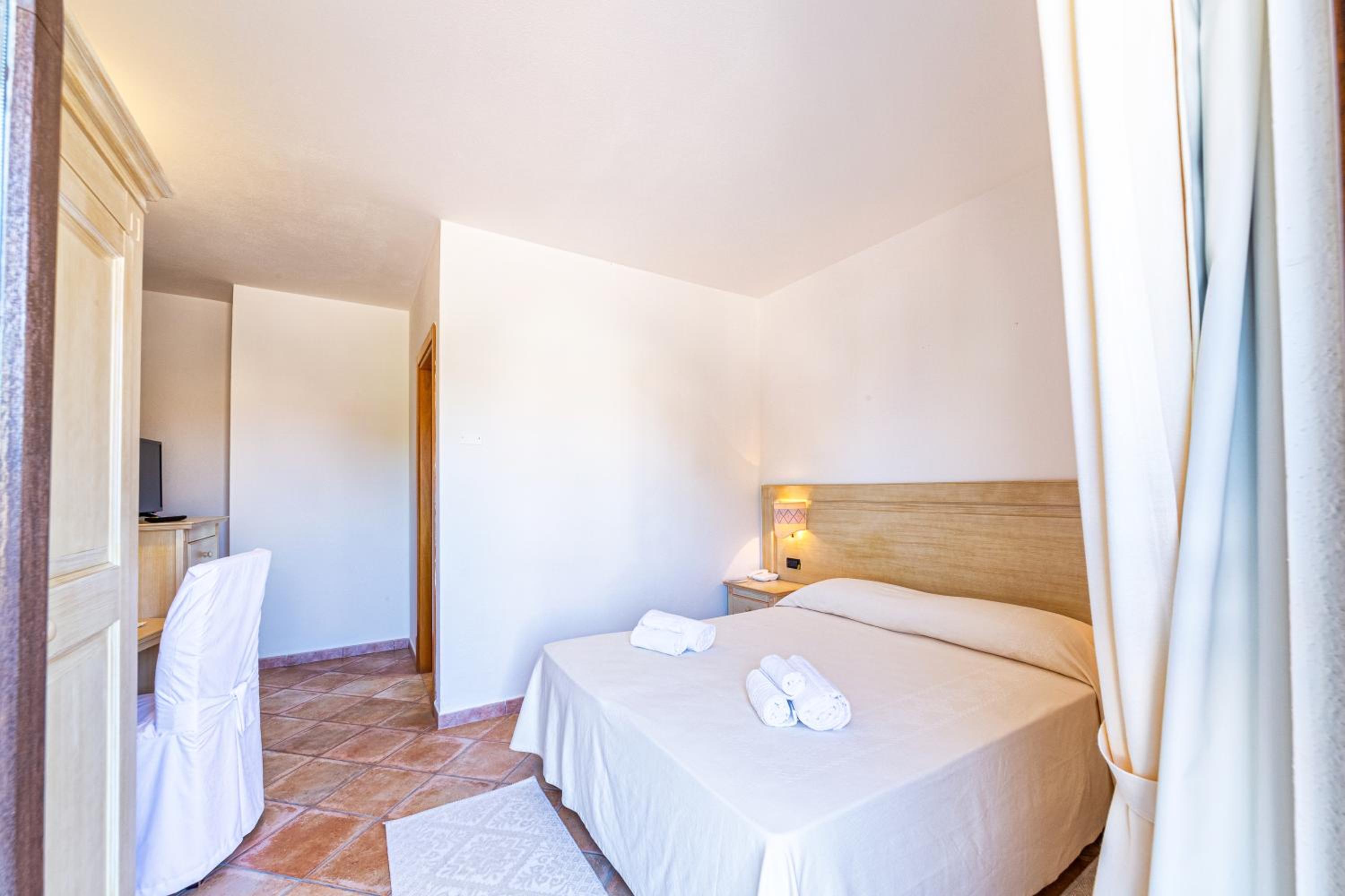 Double Room with Balcony - Photo 4