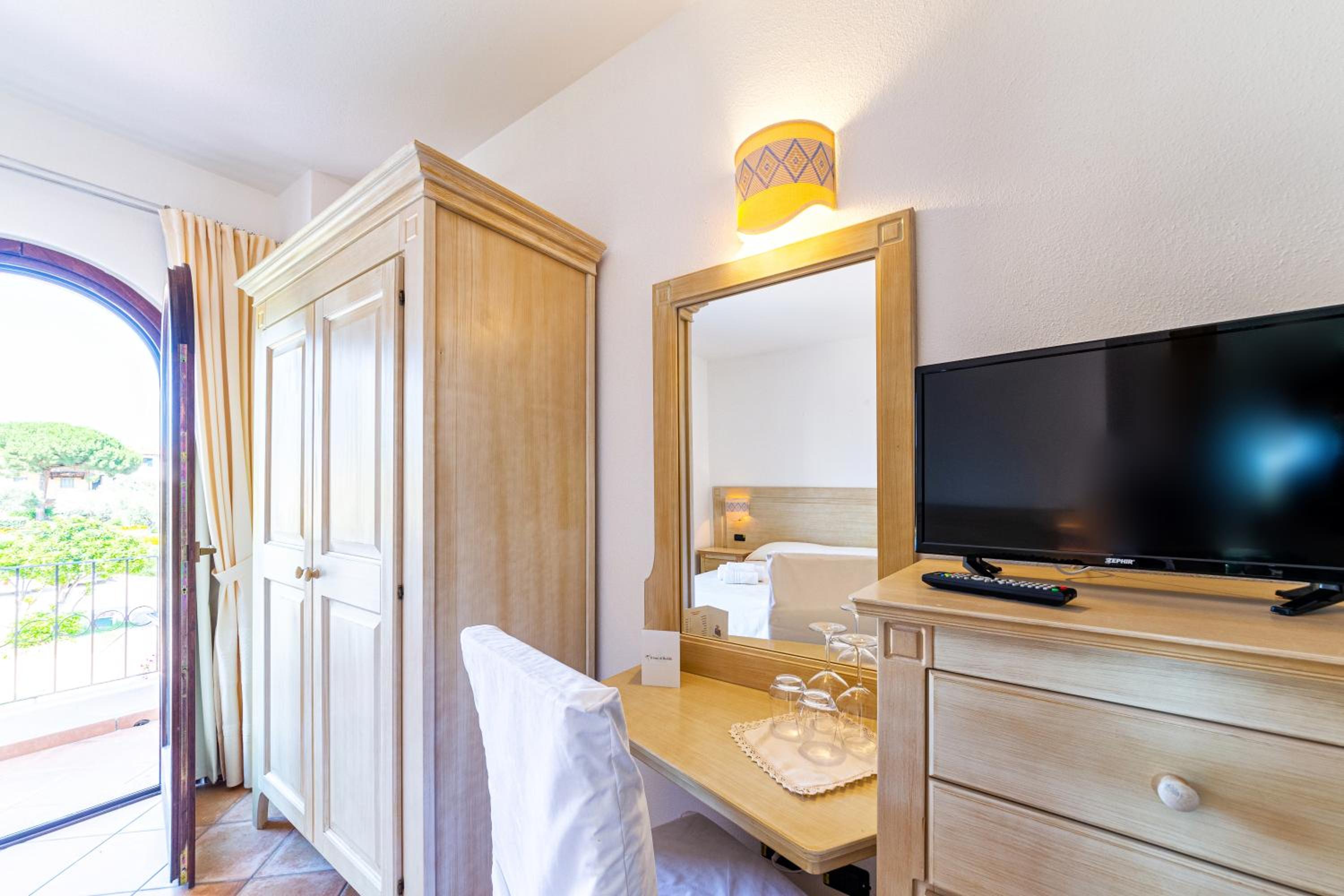 Double Room with Balcony - Photo 25