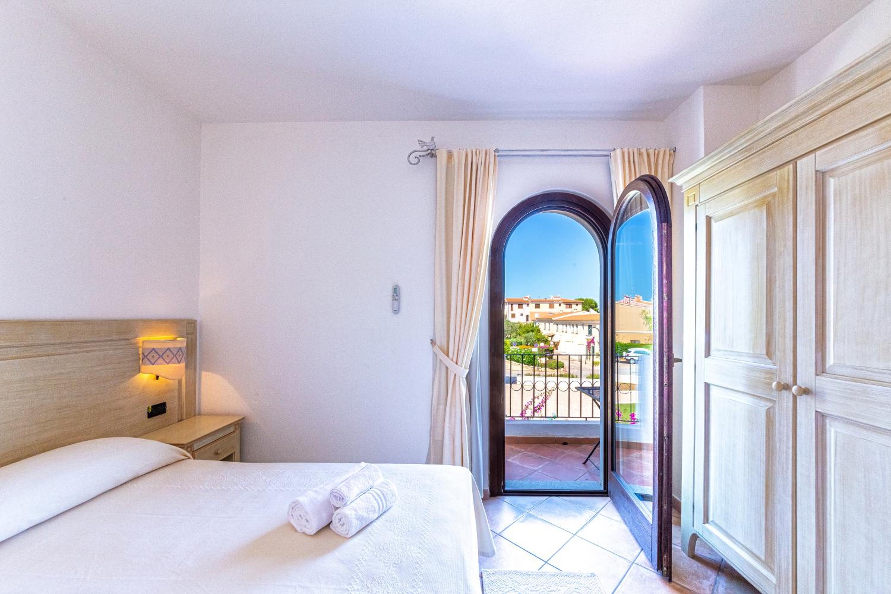 Double Room with Balcony - Photo 23