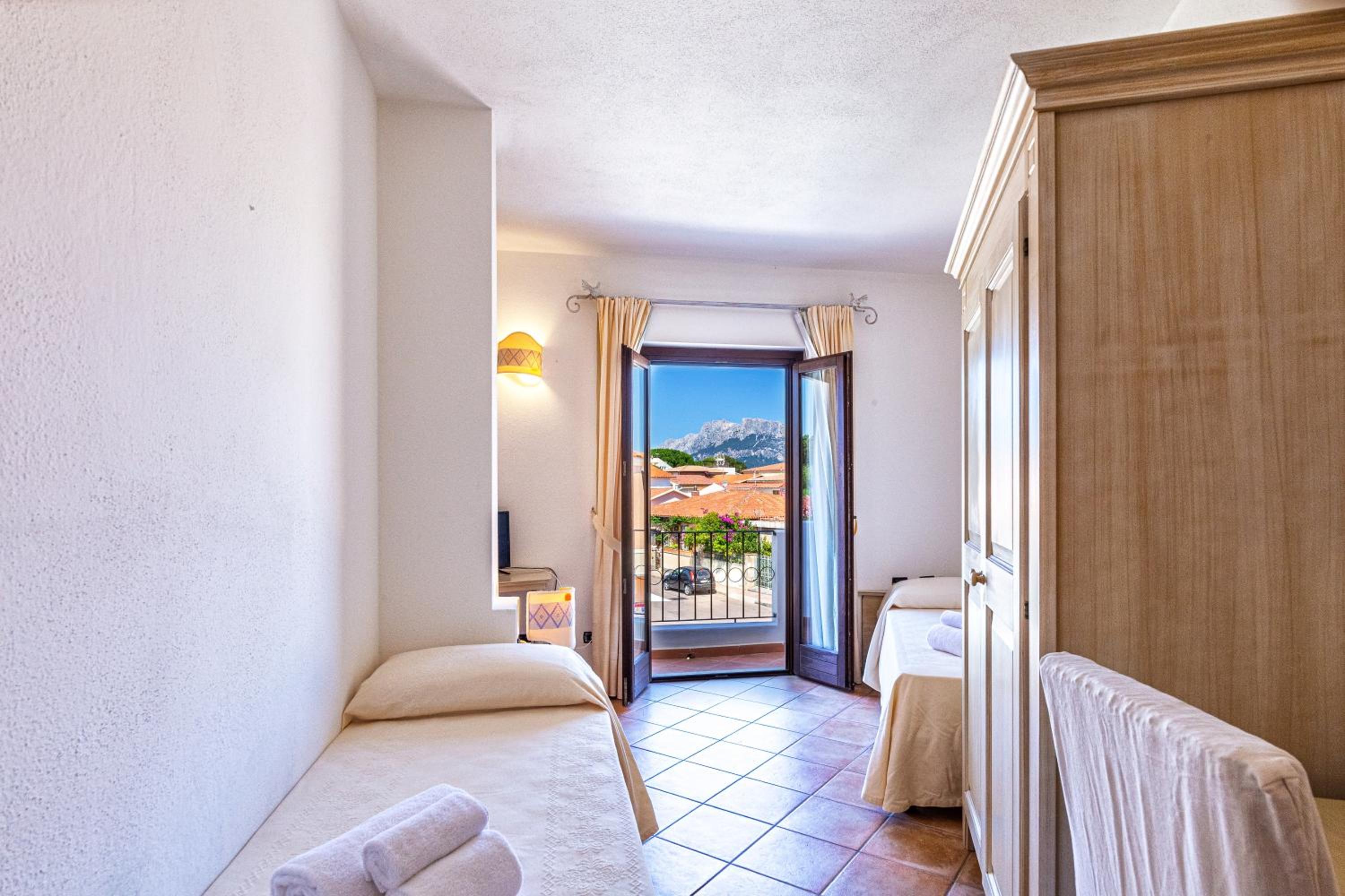 Double Room with Balcony - Photo 22