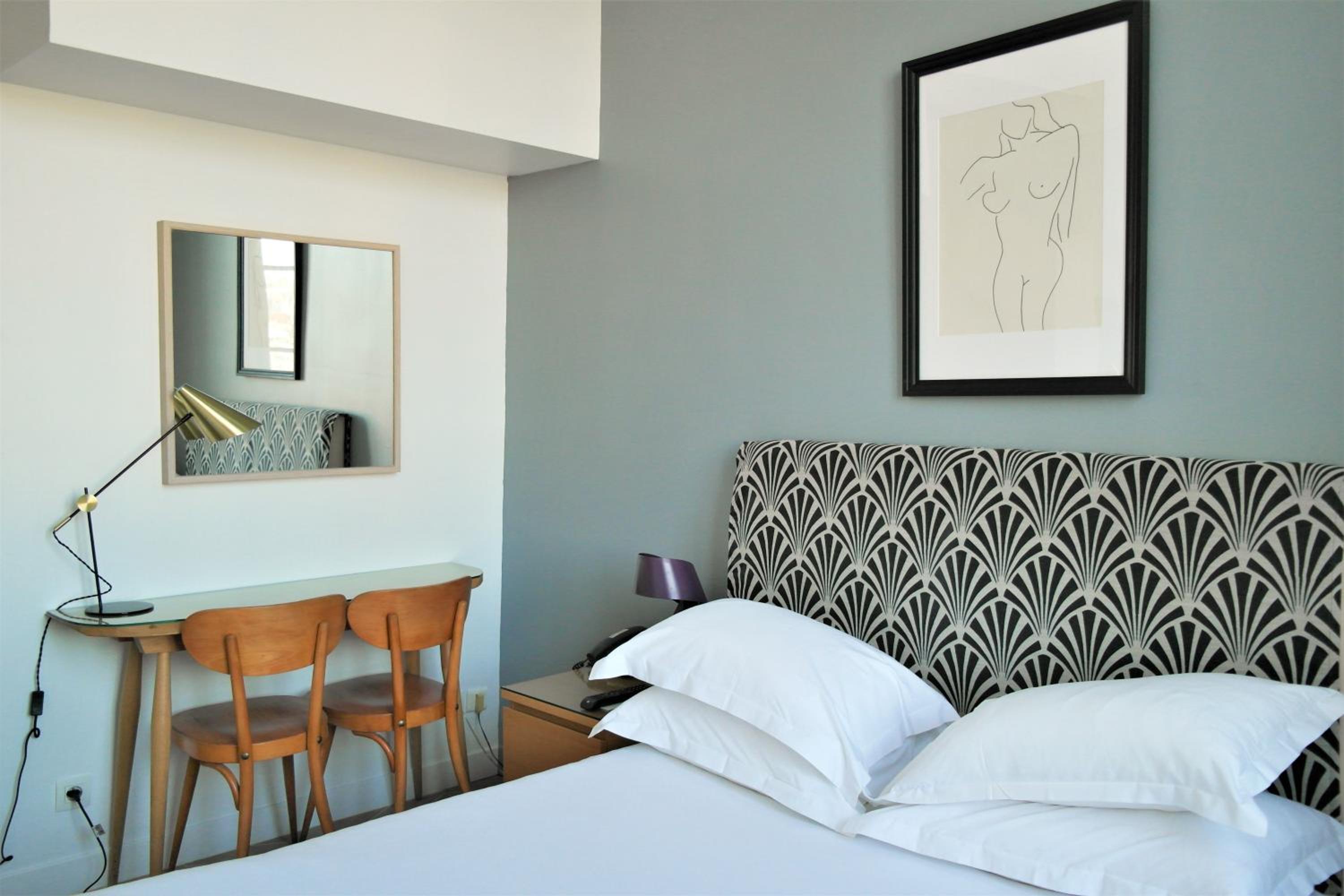 Classic Double Room with Old Port View photo 2