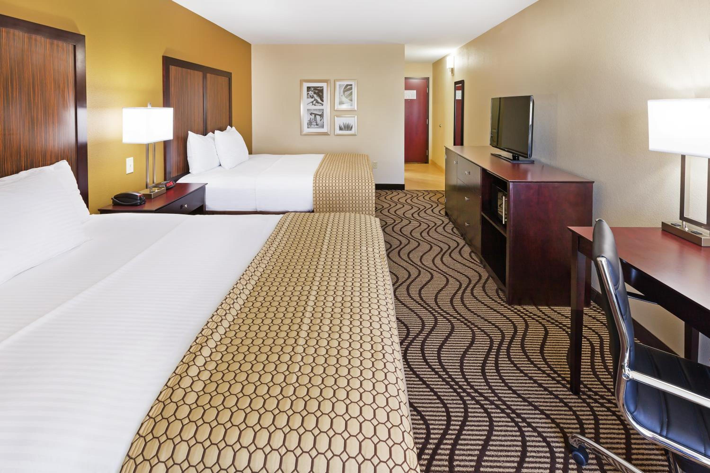 Queen Room with Two Queen Beds with Tub with Grab Bars - Mobility Accessible/Non-Smoking