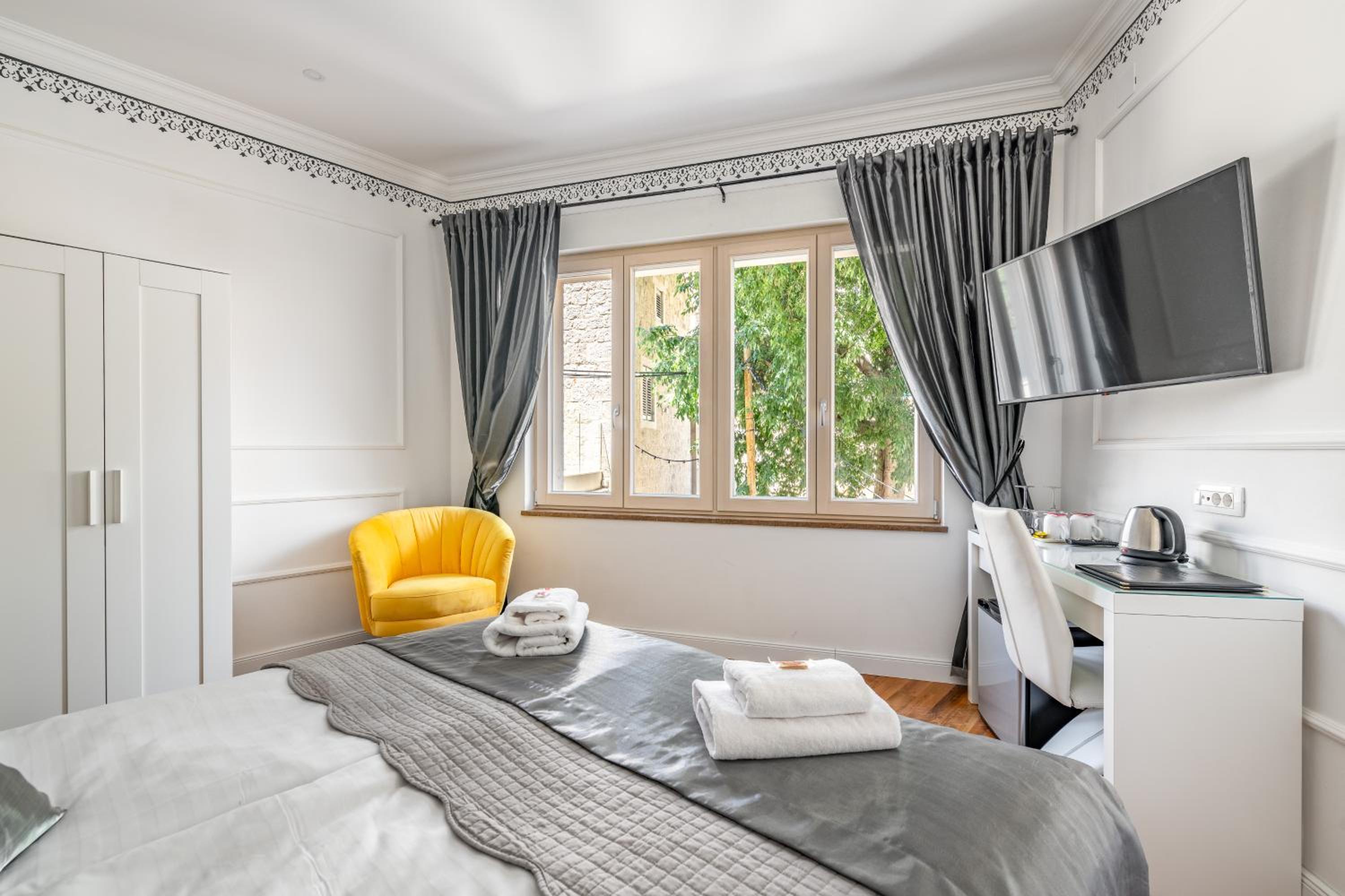 Superior Queen Room photo 1