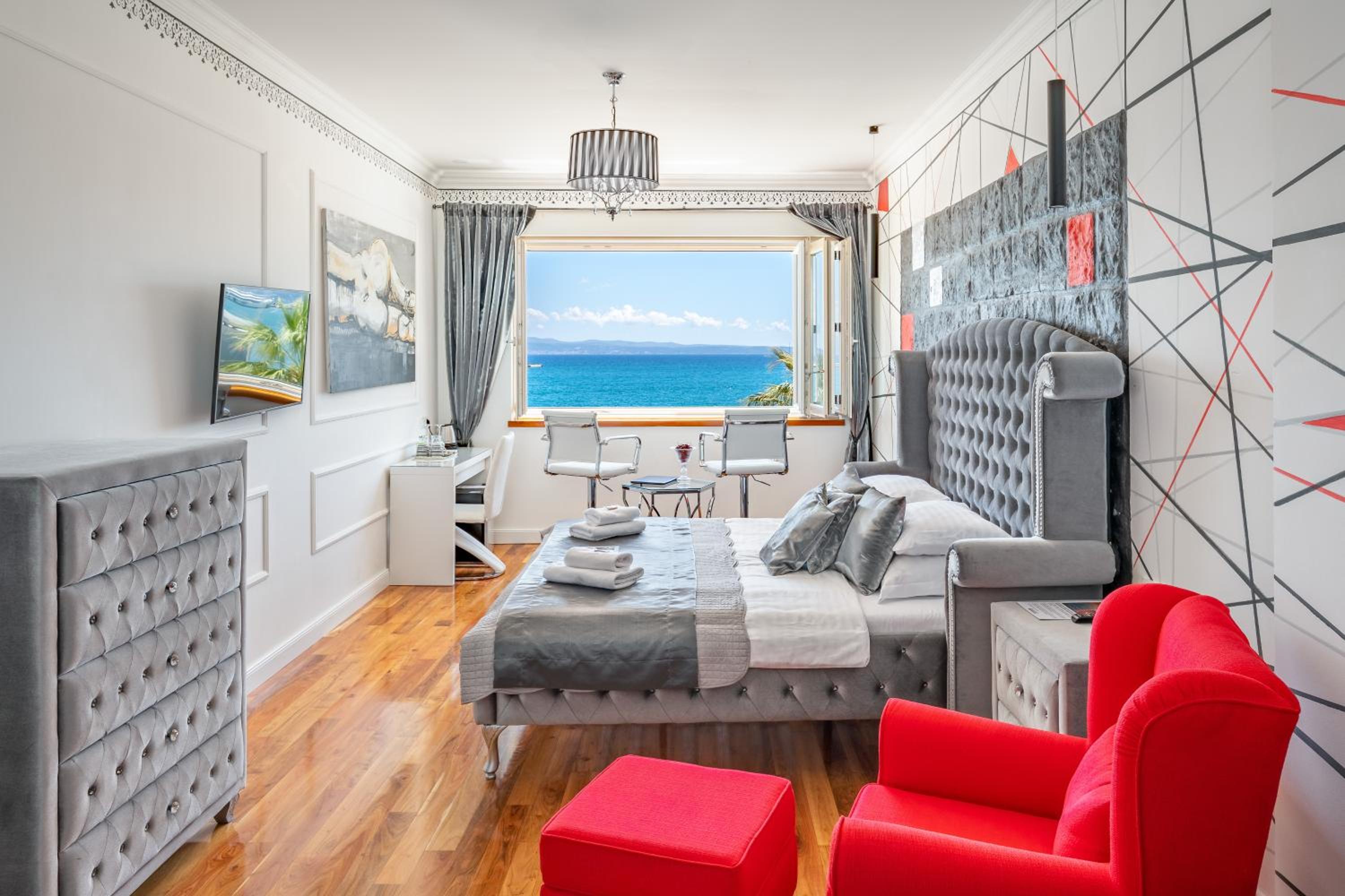 Luxury Suite - sea and promenade view photo 3