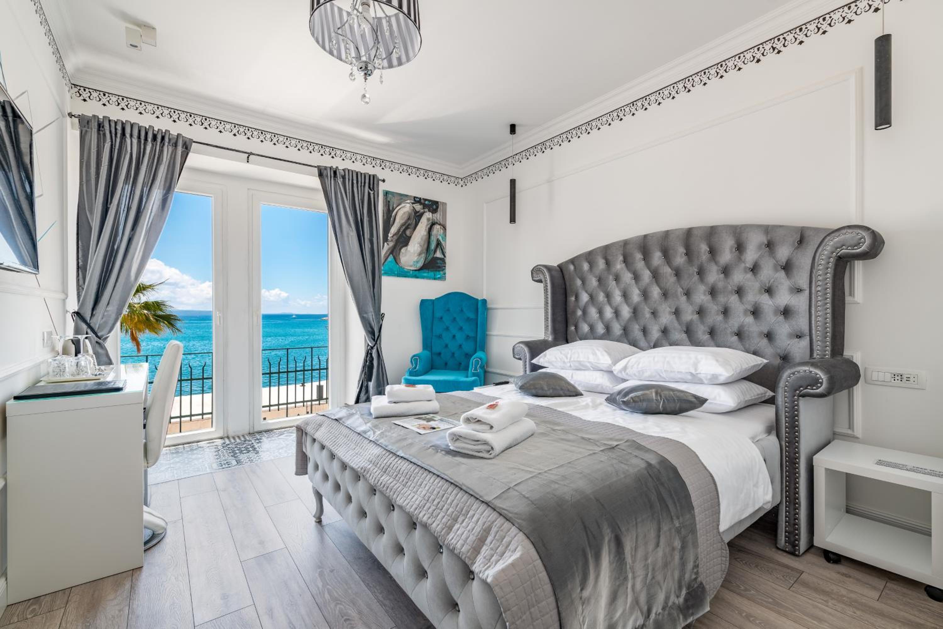 Luxury Suite - sea and promenade view photo 1