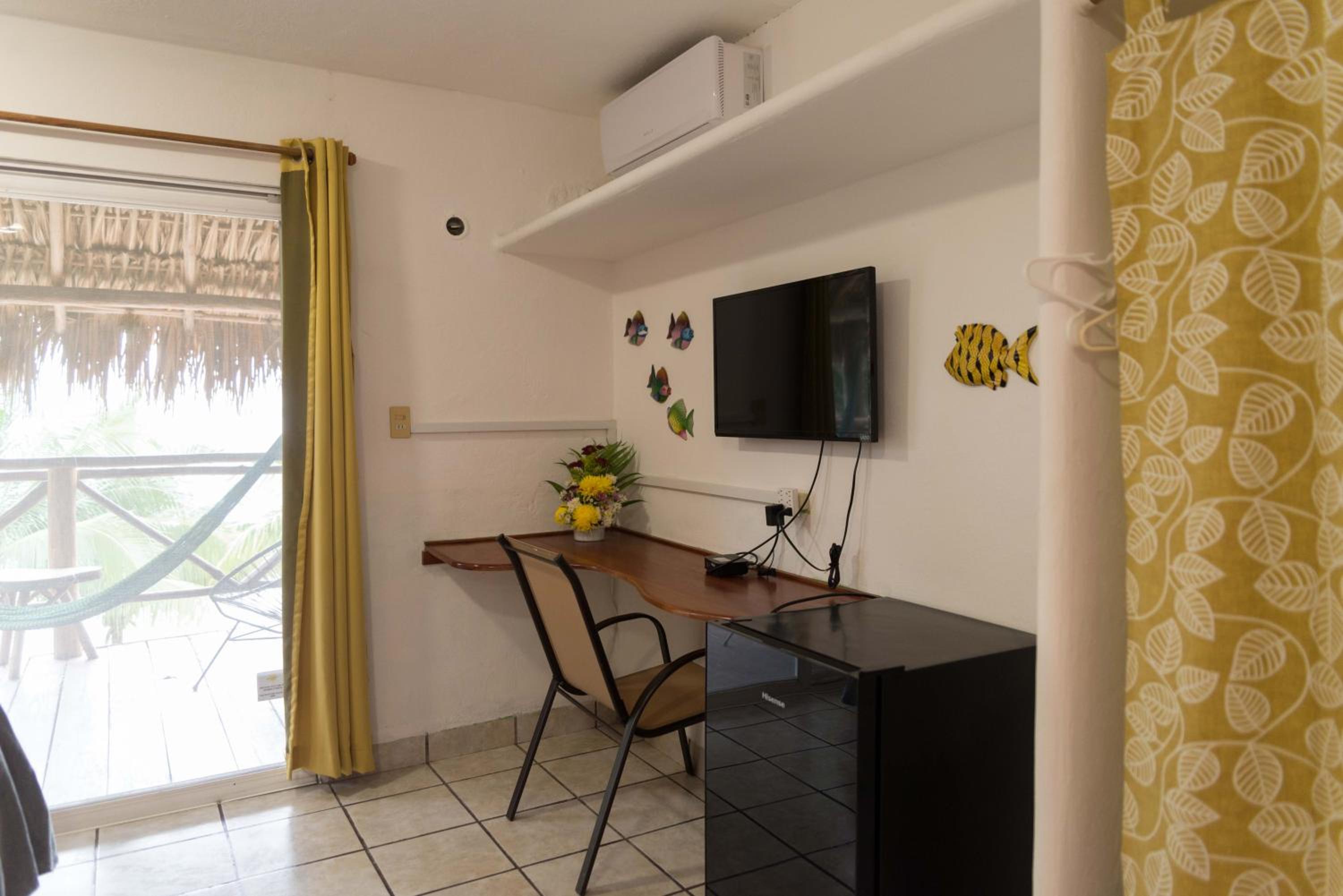 King Room with Lake View - Photo 3