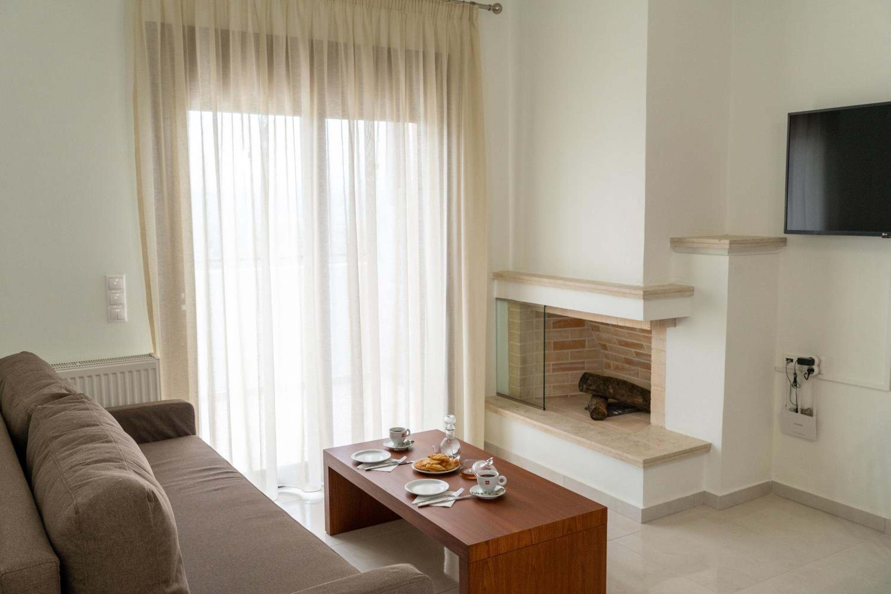 Deluxe Quadruple Room - Photo 4