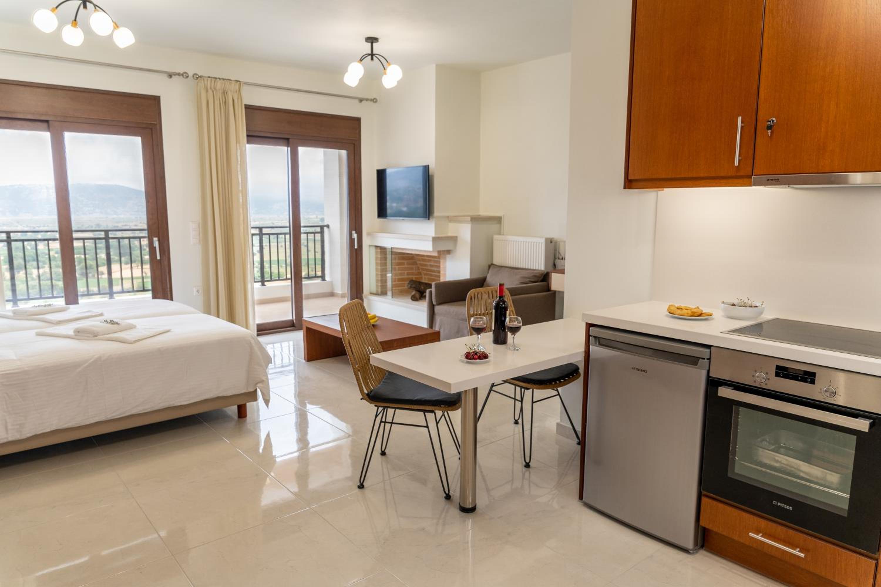 Deluxe Double Room with Balcony - Photo 1