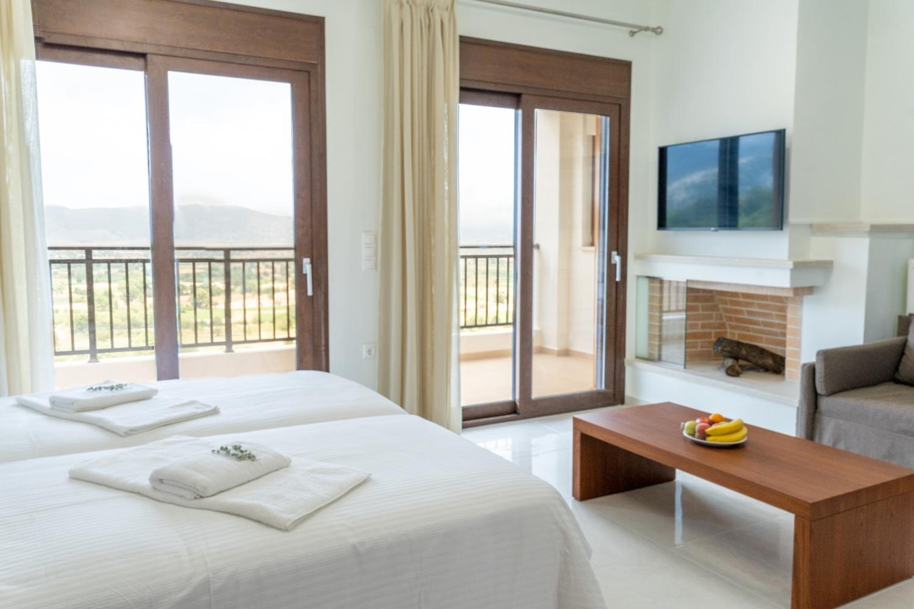 Deluxe Double Room with Balcony - Photo 6