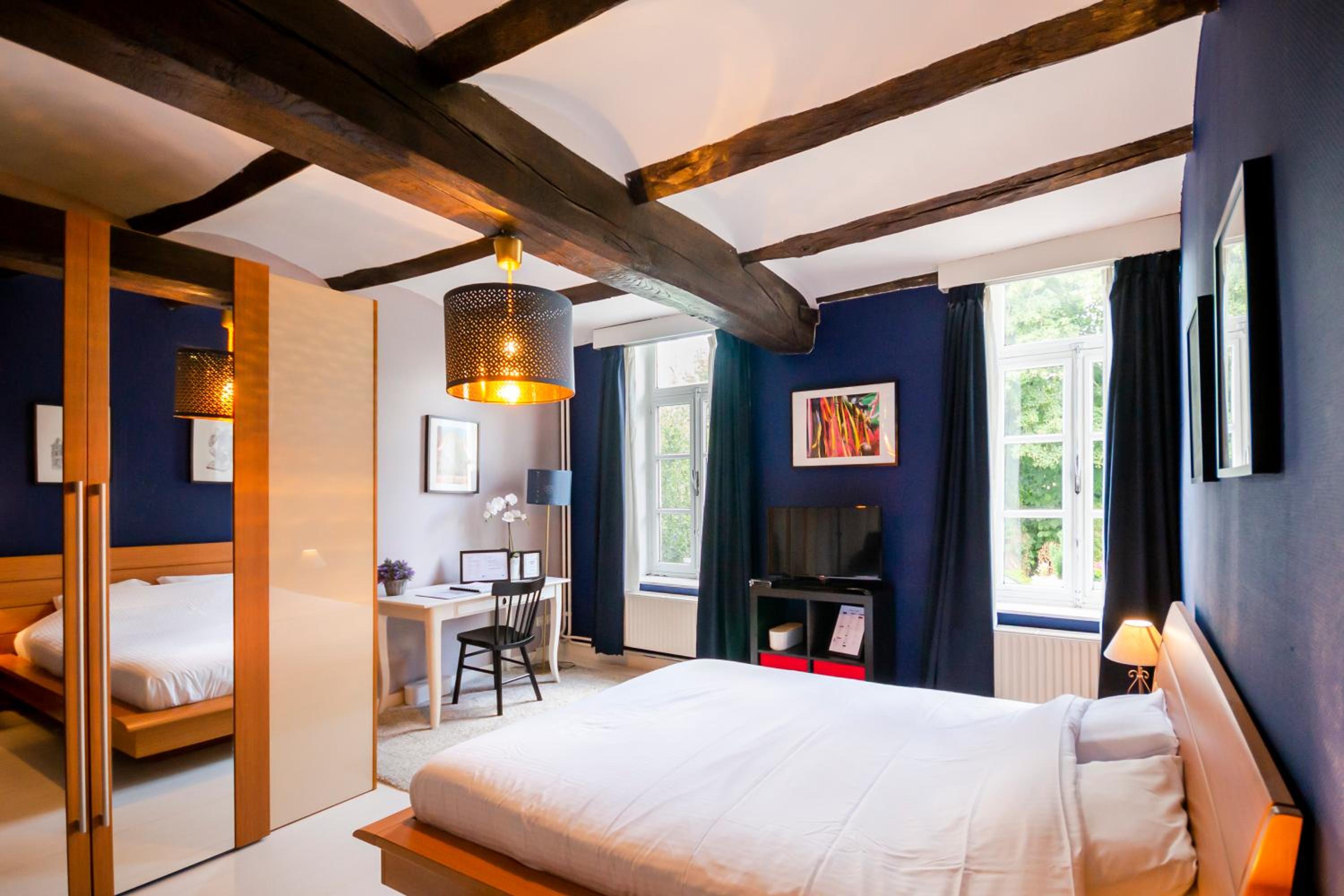 Two-Bedroom Studio With Kitchenette photo 1