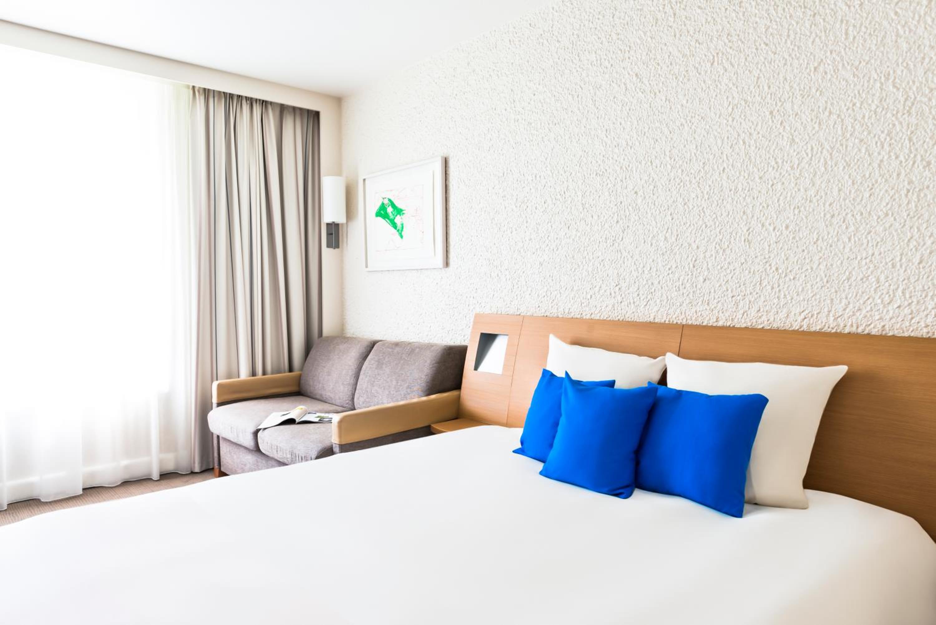 Superior room with 1 Queensize bed and 1 twin sofa bed - Photo 8