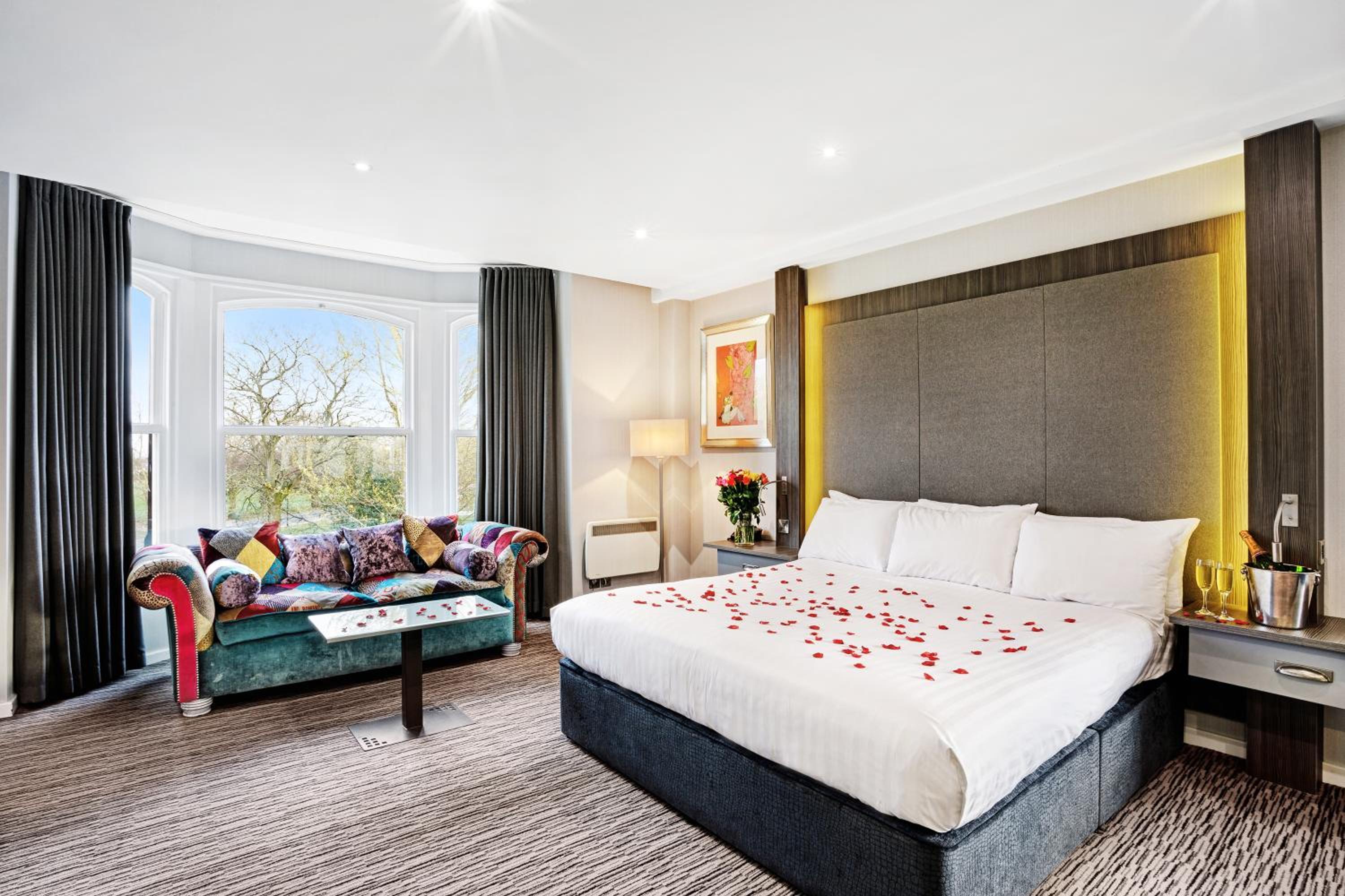 King Suite - Non-Smoking - Photo 1