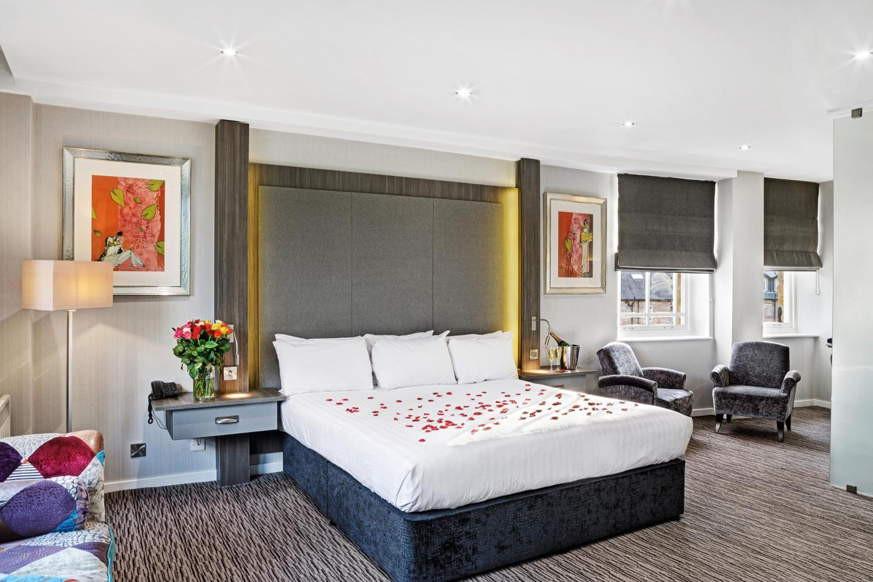 King Suite - Non-Smoking - Photo 5