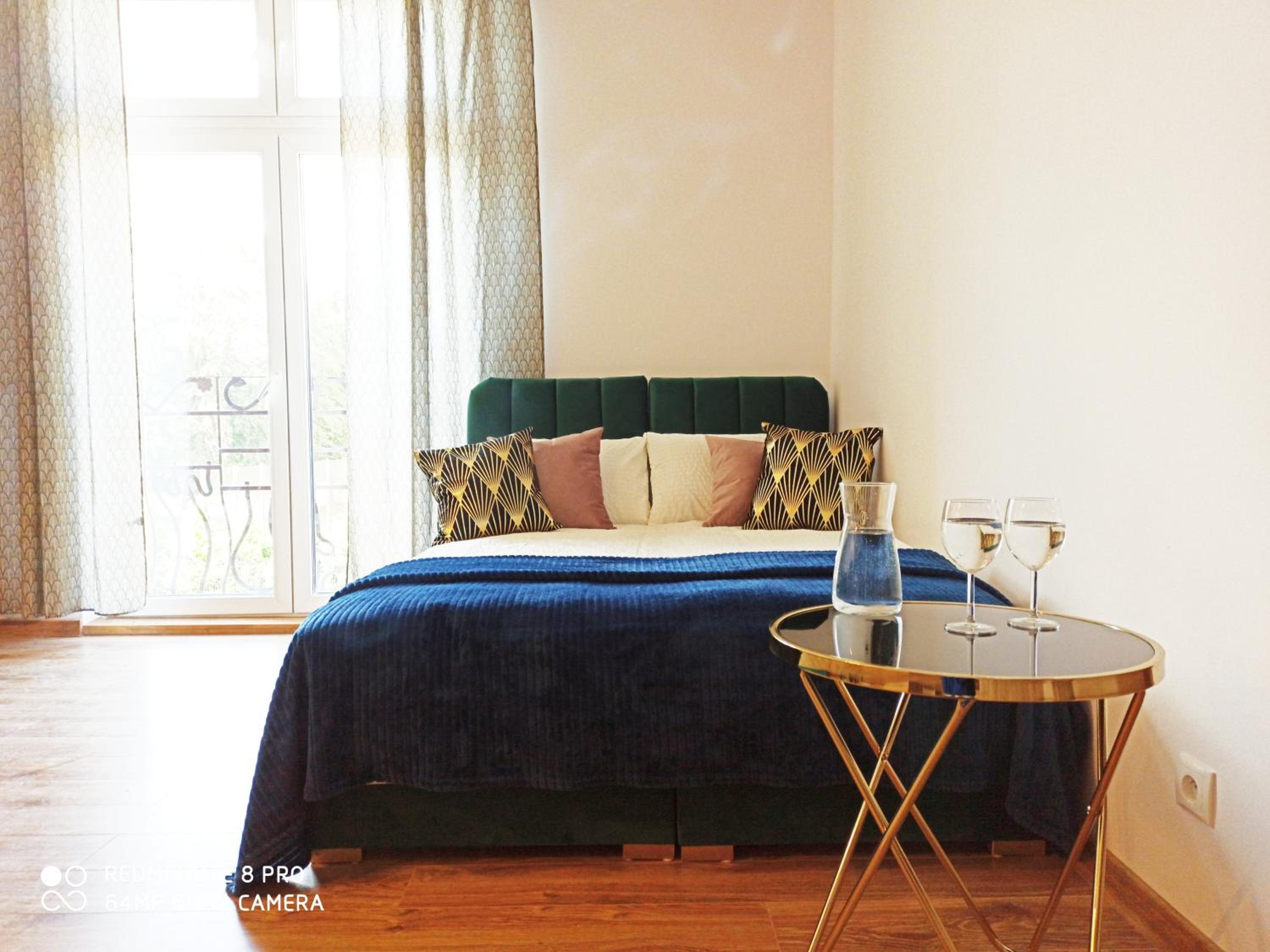 One-Bedroom Apartment photo 1