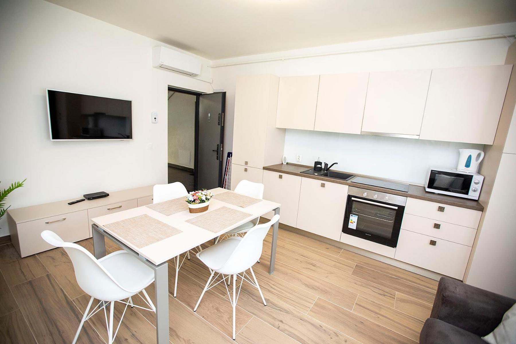 One-Bedroom Apartment - Photo 2