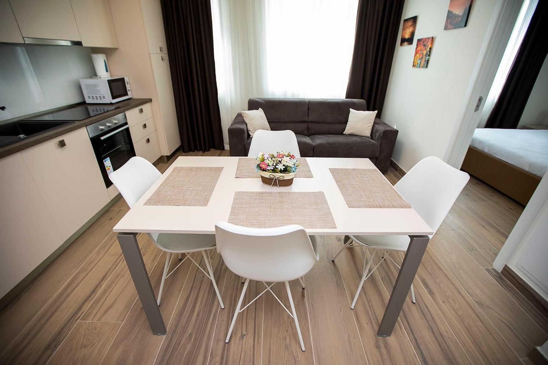One-Bedroom Apartment - Photo 6