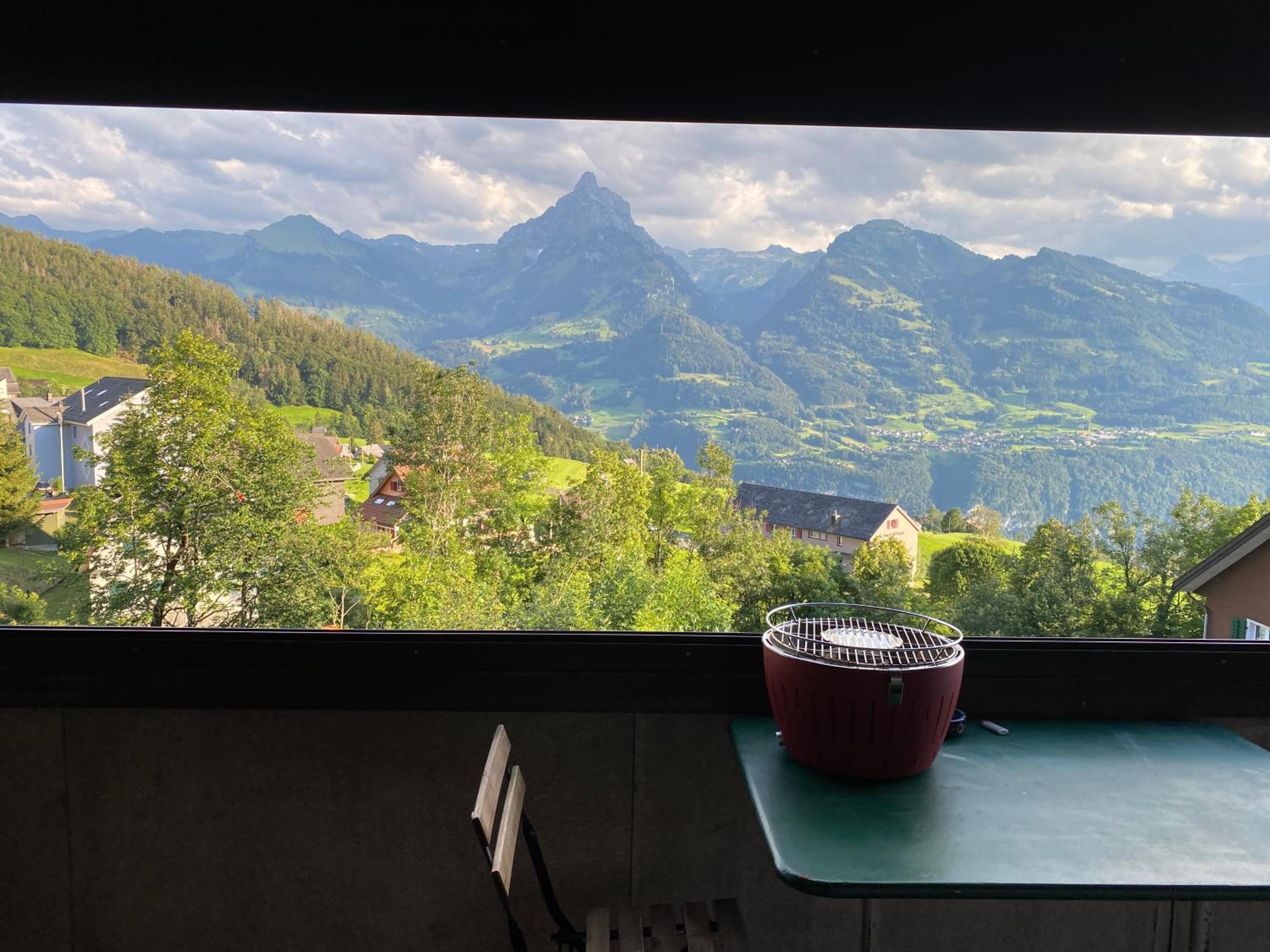 Apartment With Mountain View photo 2