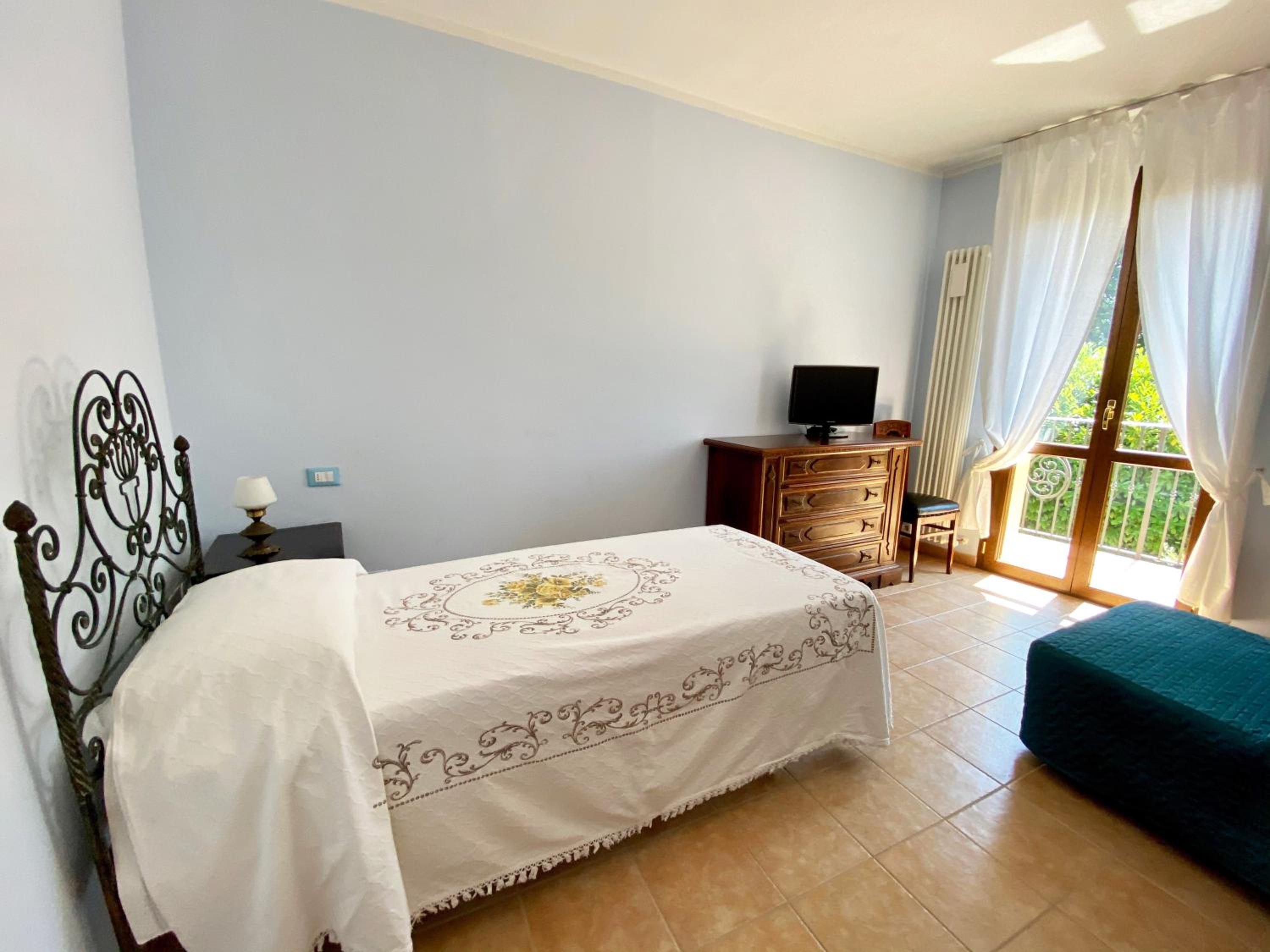 Deluxe Single Room with Balcony photo 2