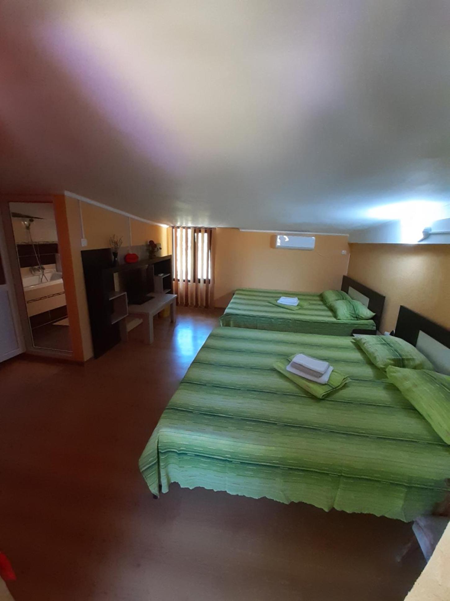 Queen Room with Two Queen Beds photo 1
