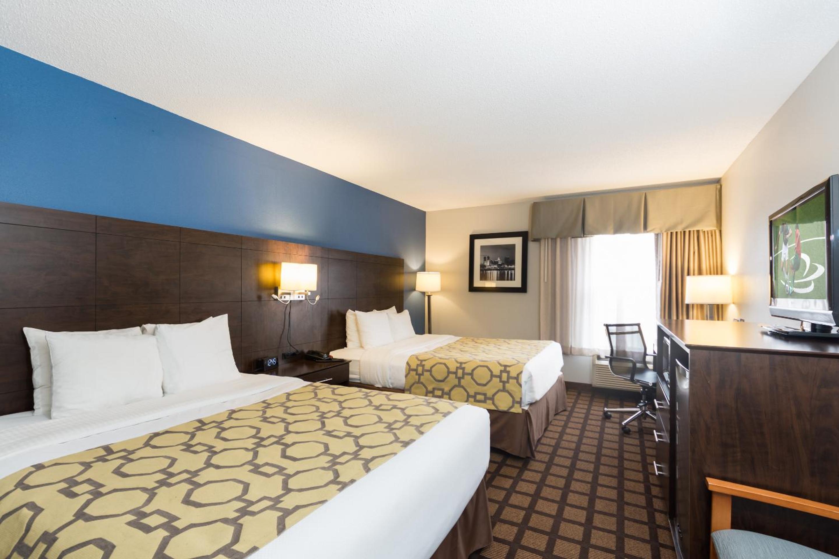 Queen Room with Two Queen Beds - Non-Smoking - Photo 1