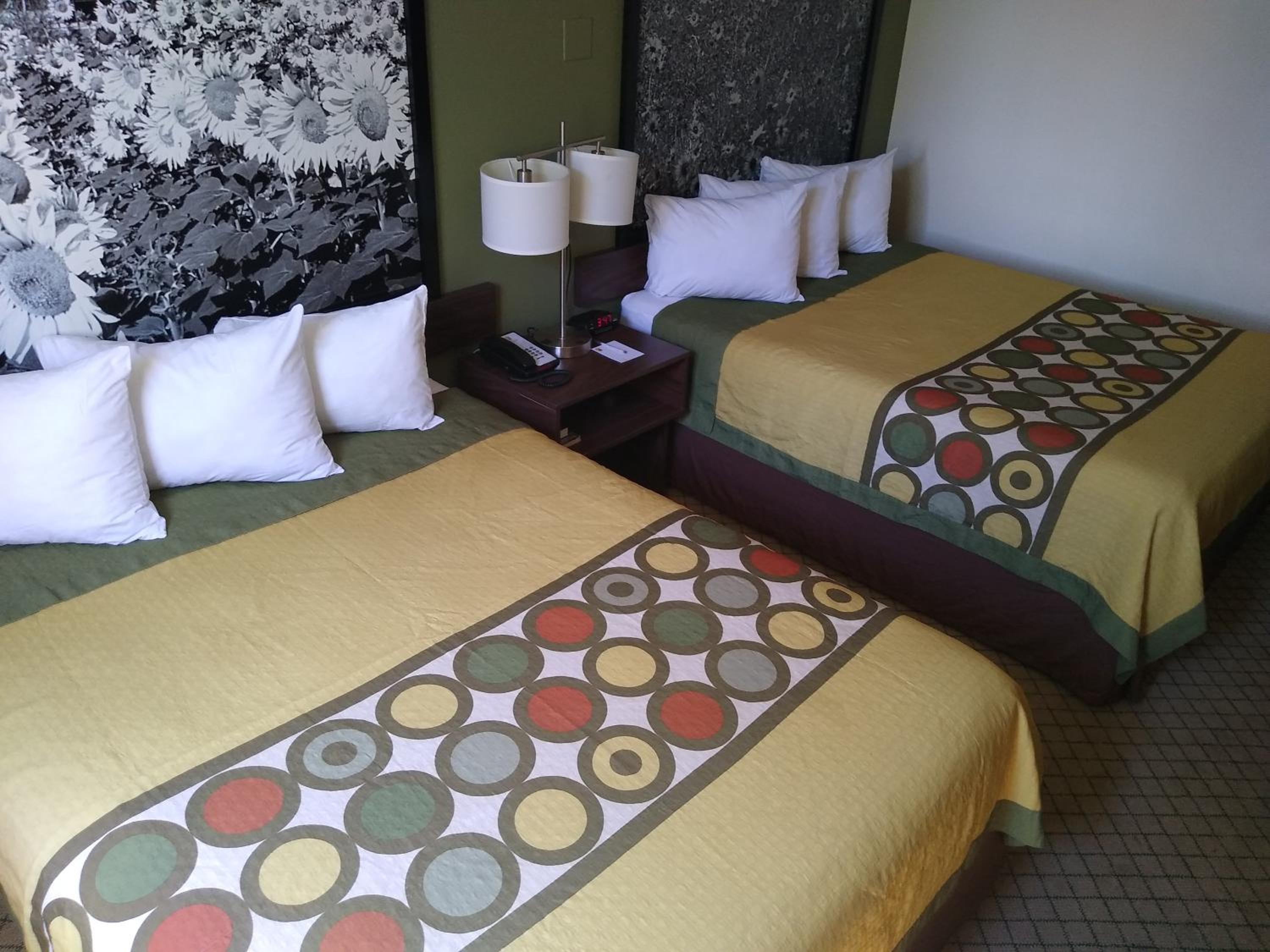 Room with Two Double Beds - Non-Smoking - Photo 7