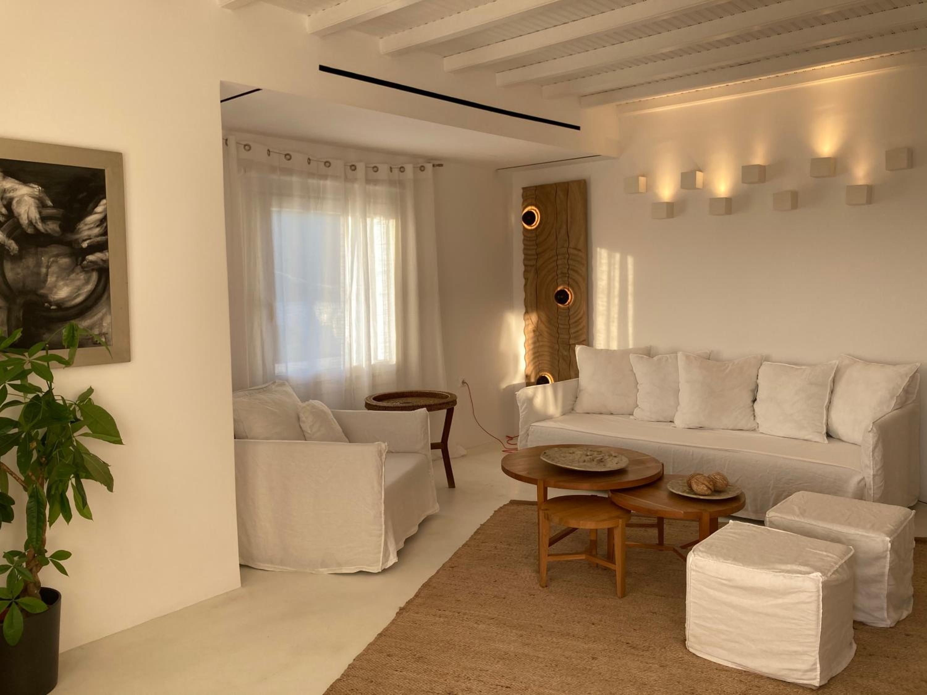 Deluxe Two-Bedroom Suite with Outdoor Hot Tub