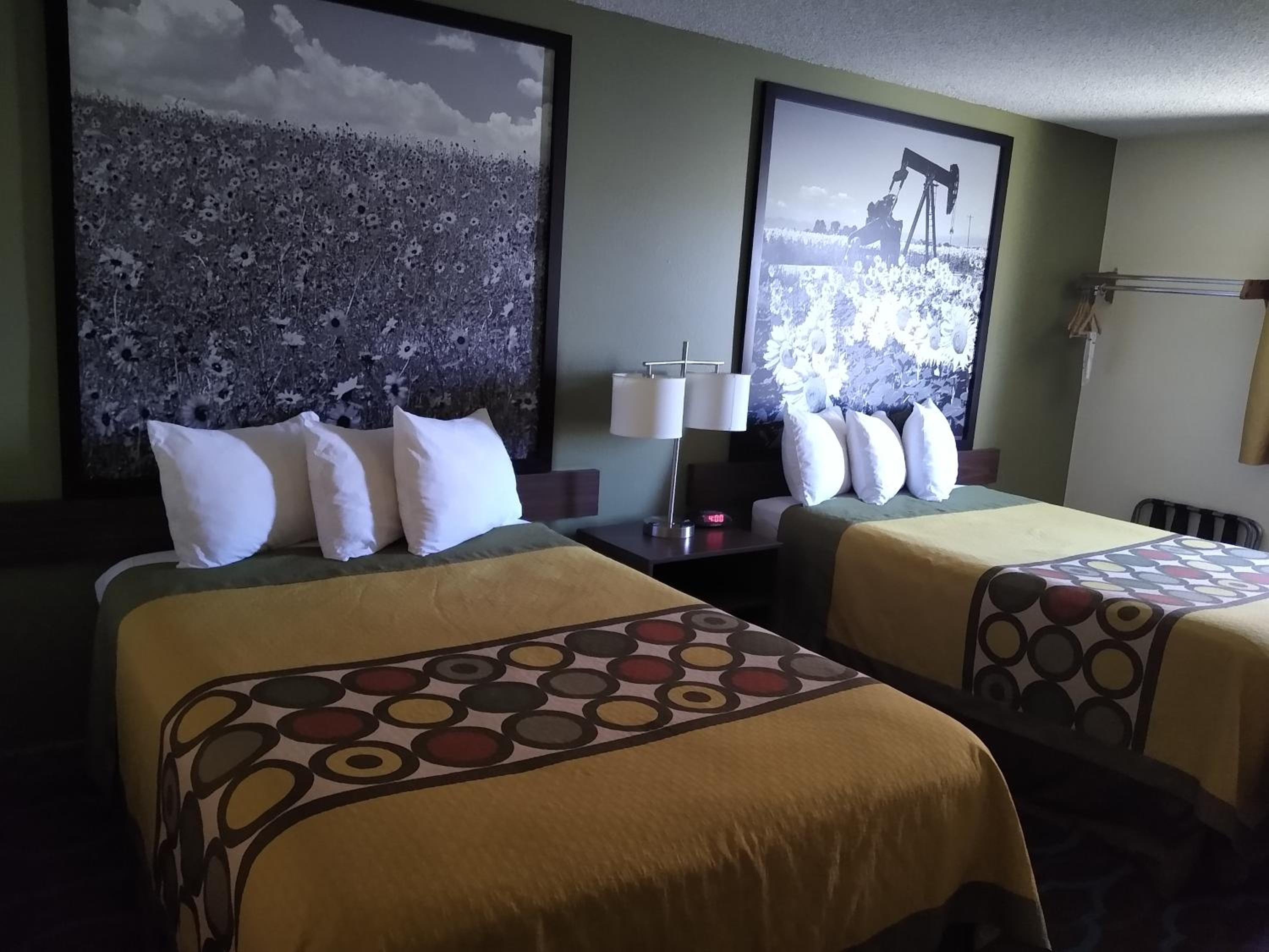 Room with Two Double Beds - Non-Smoking - Photo 8