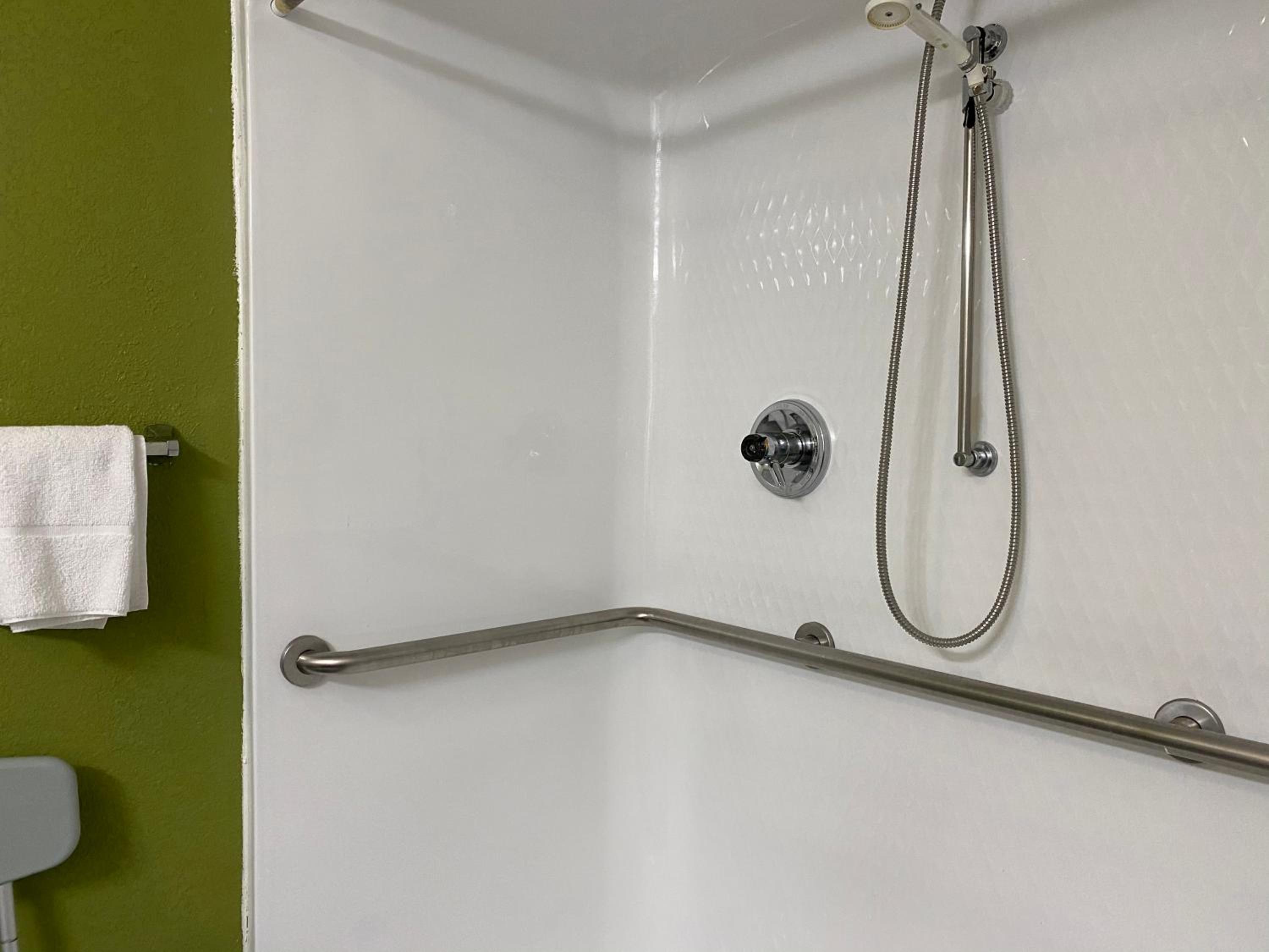 Queen Room - Accessible/Non-Smoking - Photo 5