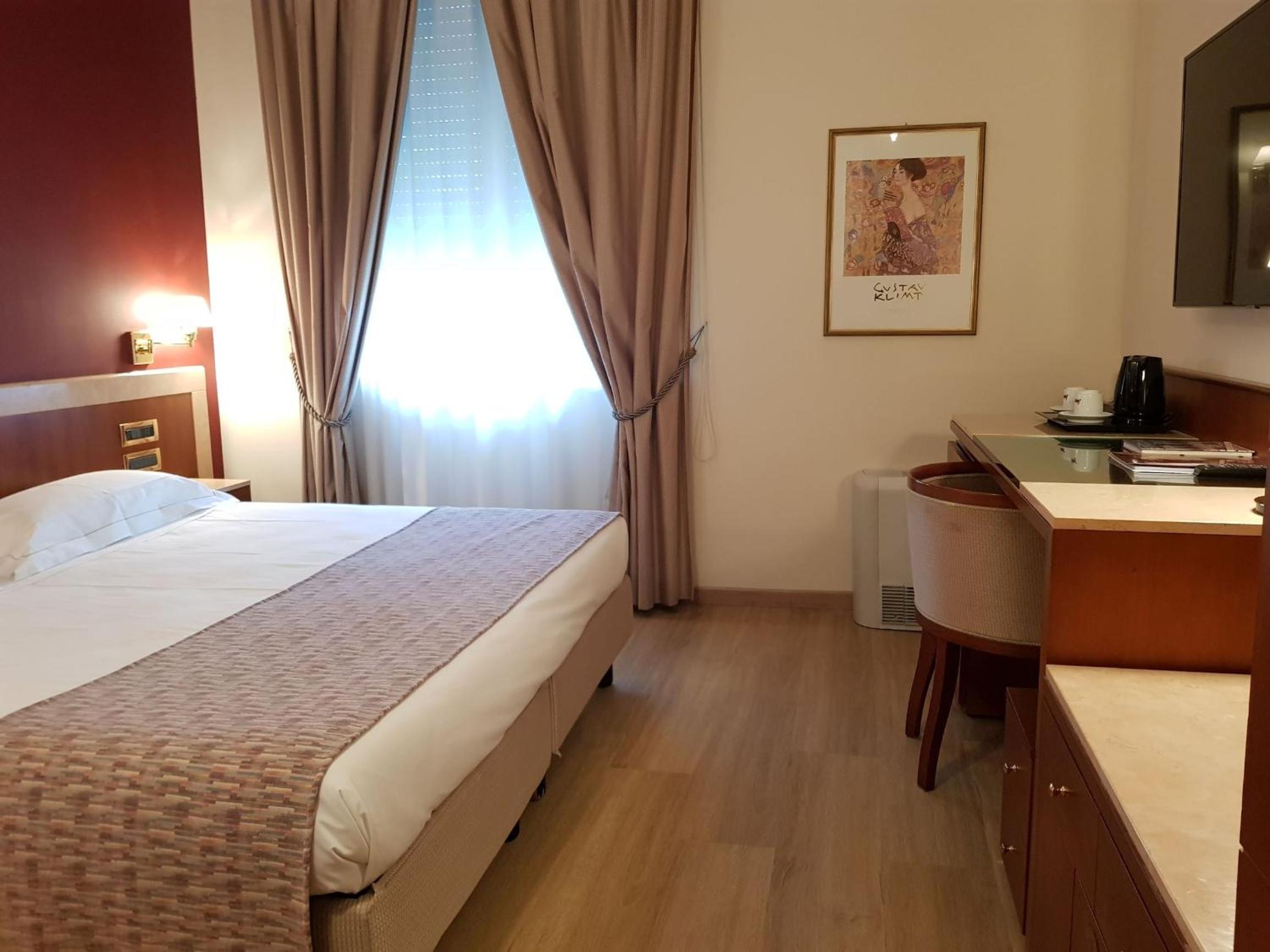 Deluxe Double or Twin Room - Photo 14