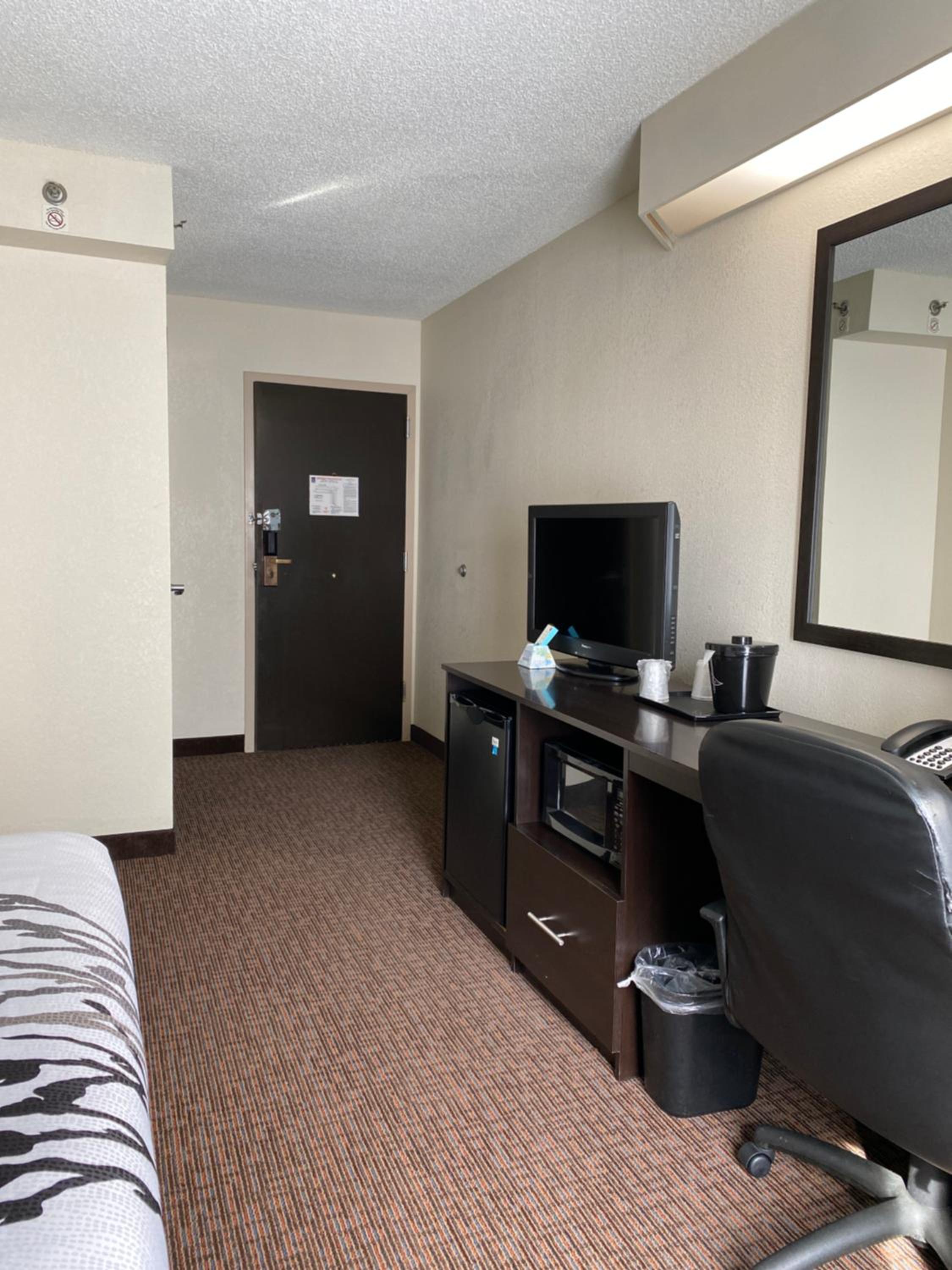 Queen Room - Accessible/Non-Smoking - Photo 2