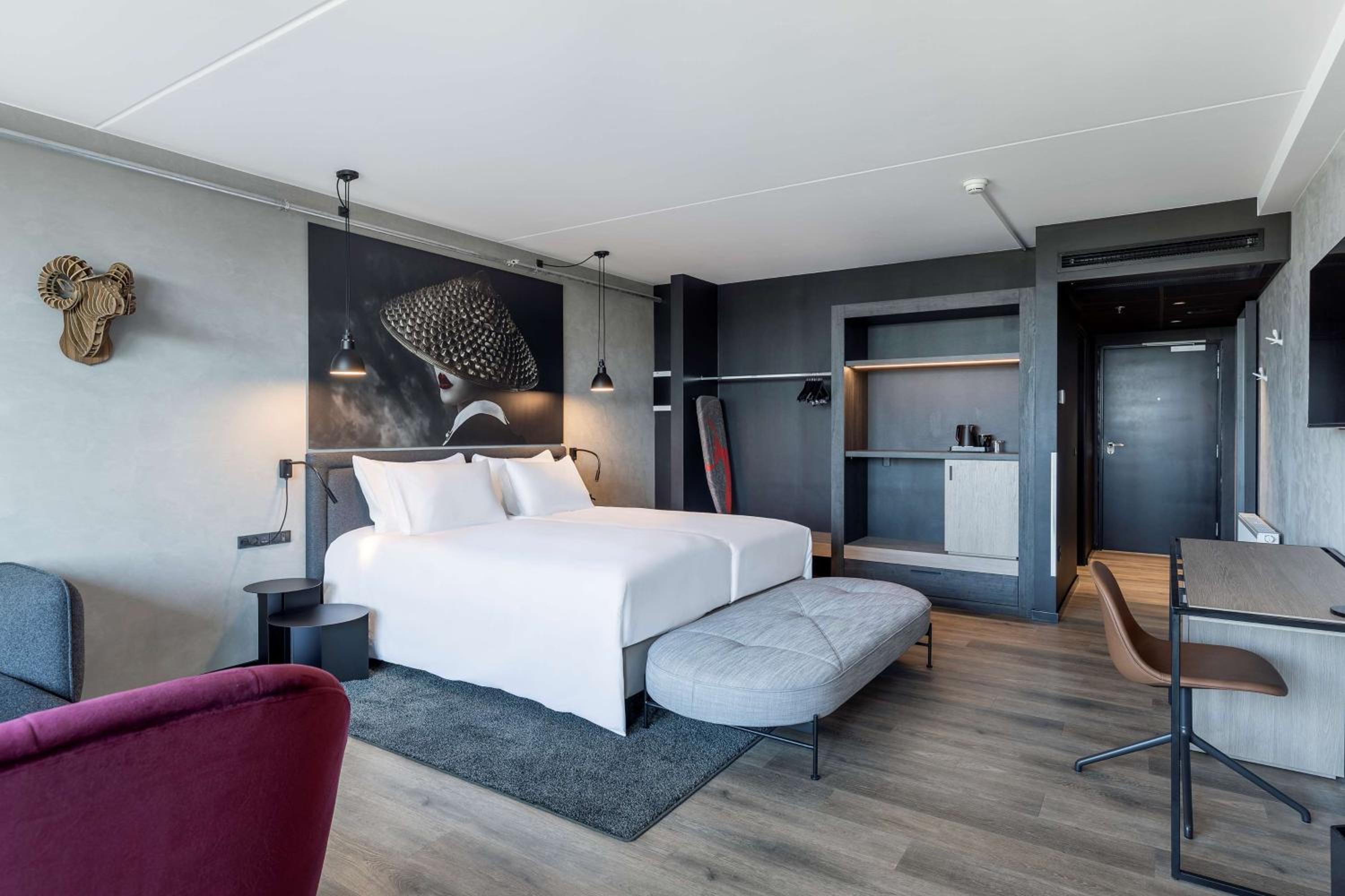 Junior Suite with City View