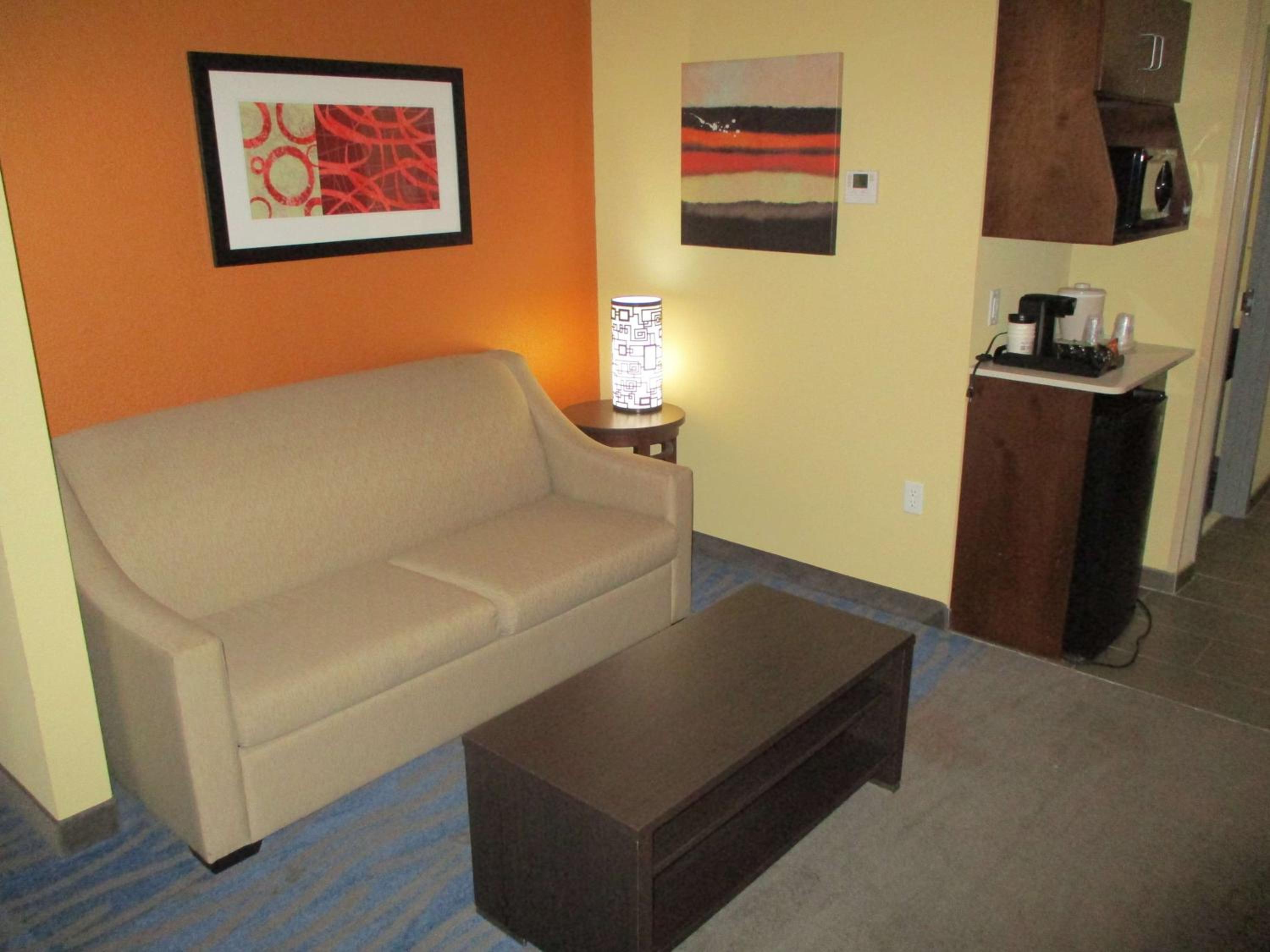 Queen Suite with Two Queen Beds with Sofa Bed photo 2