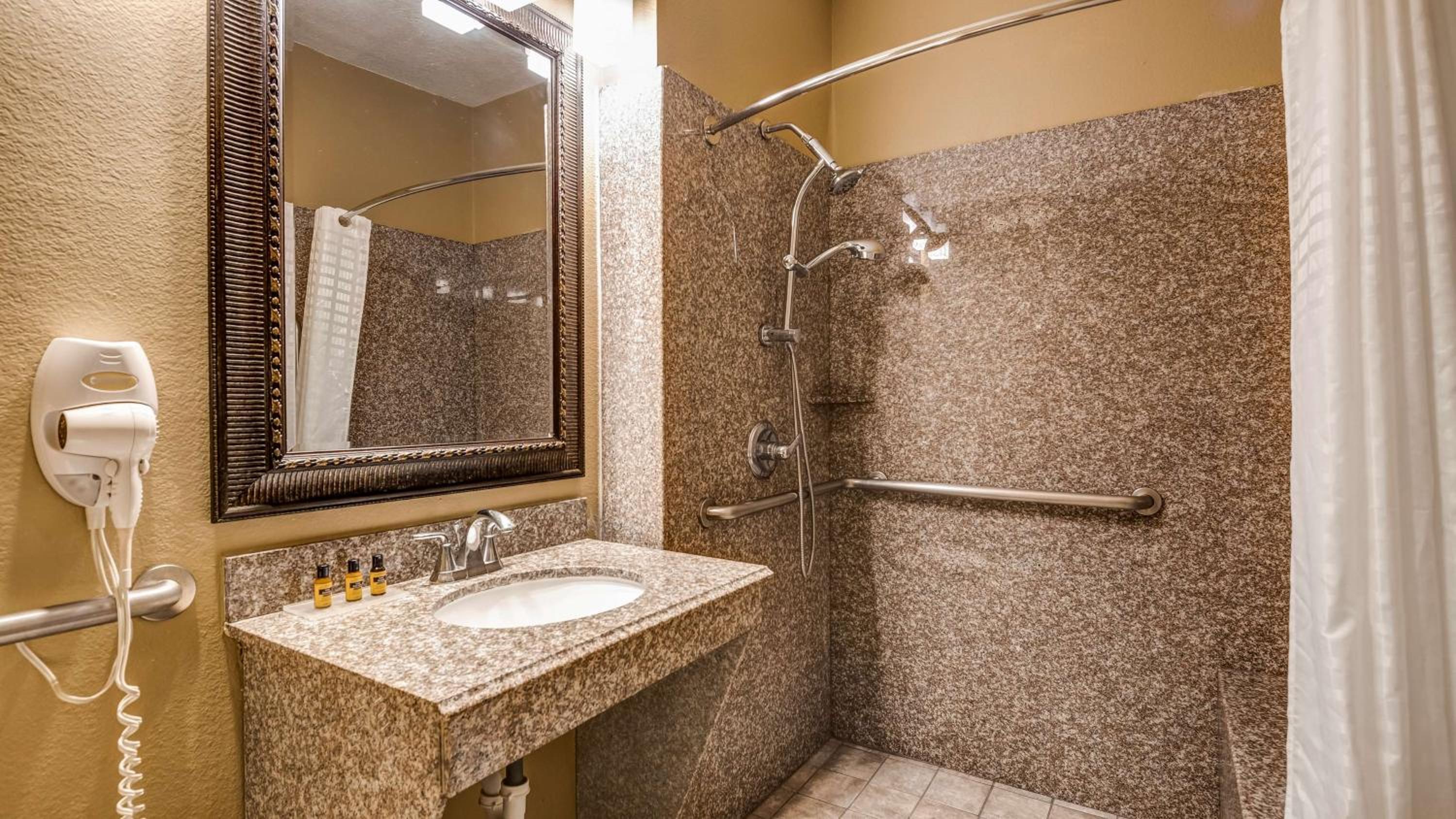 Queen Room with Two Queen Beds and Roll-In Shower - Mobility Access/Communication Assistance/Non-Smoking - Photo 3