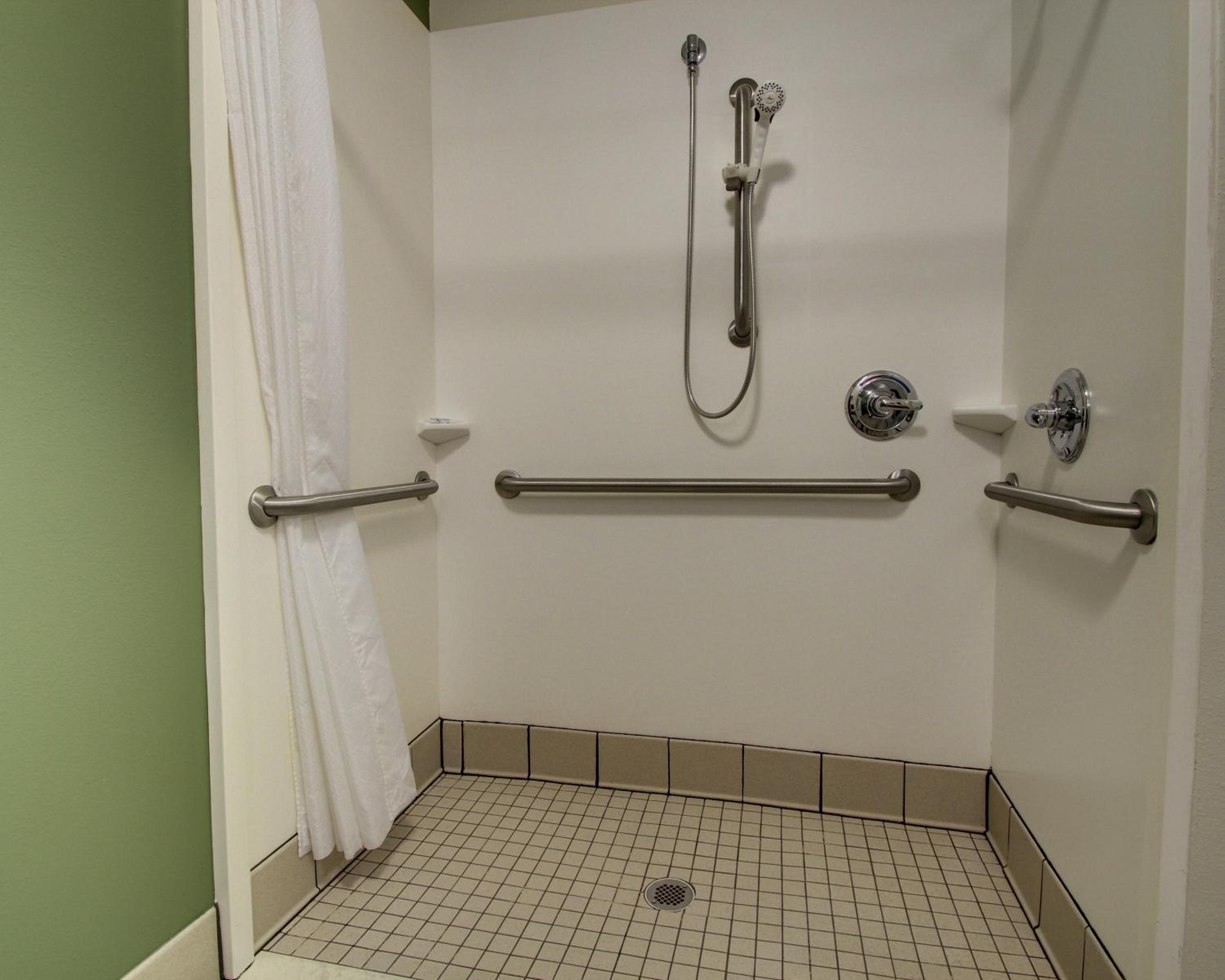 King Room - Accessible/Non-Smoking photo 2