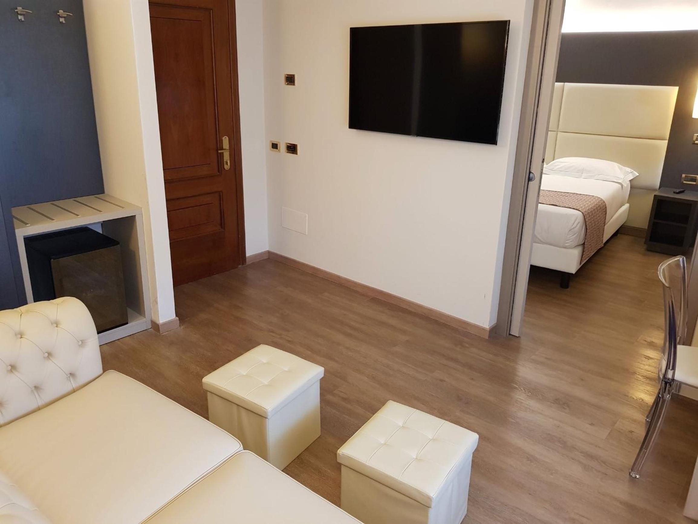 Suite - Photo 6