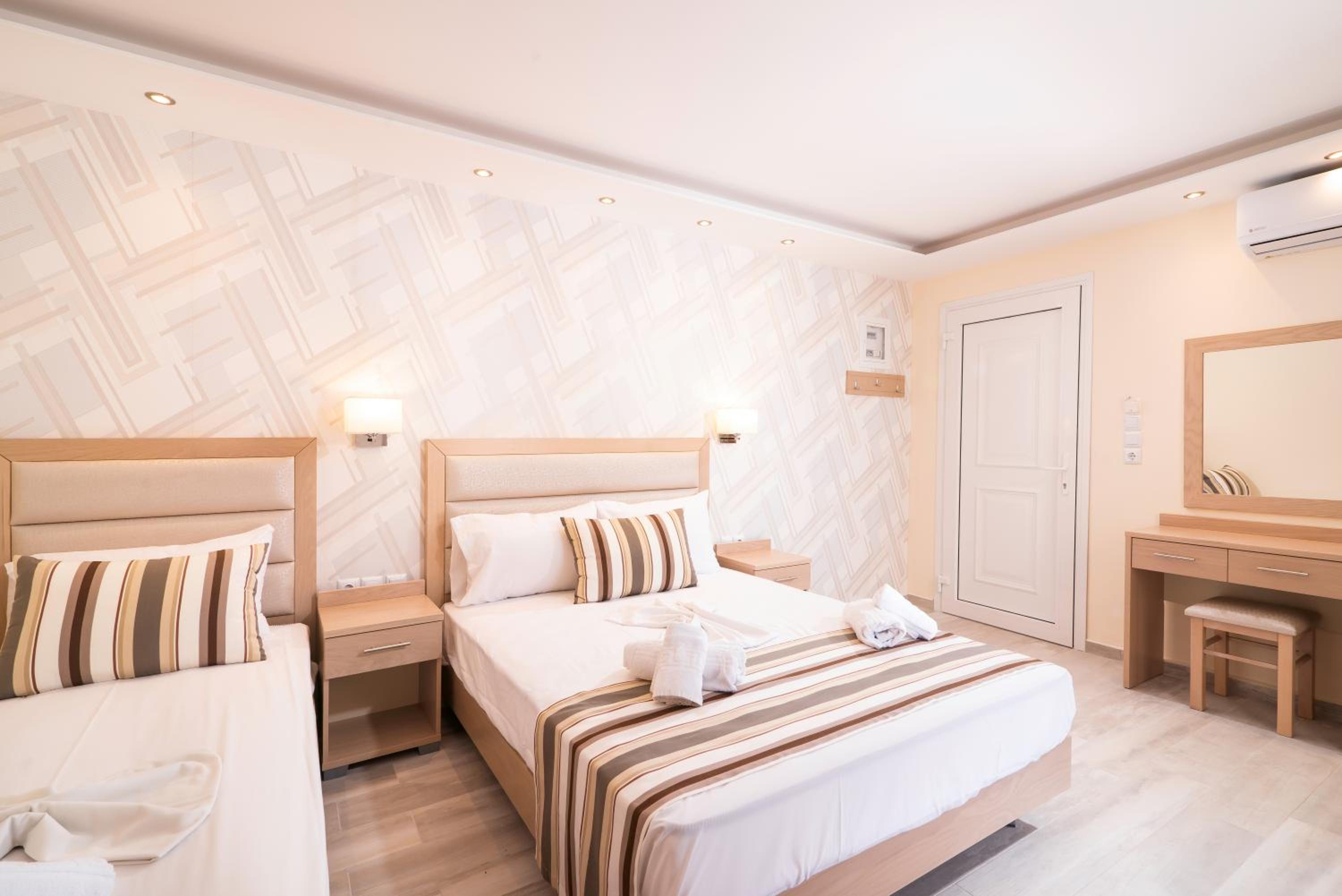 Deluxe Triple Room with Sea View