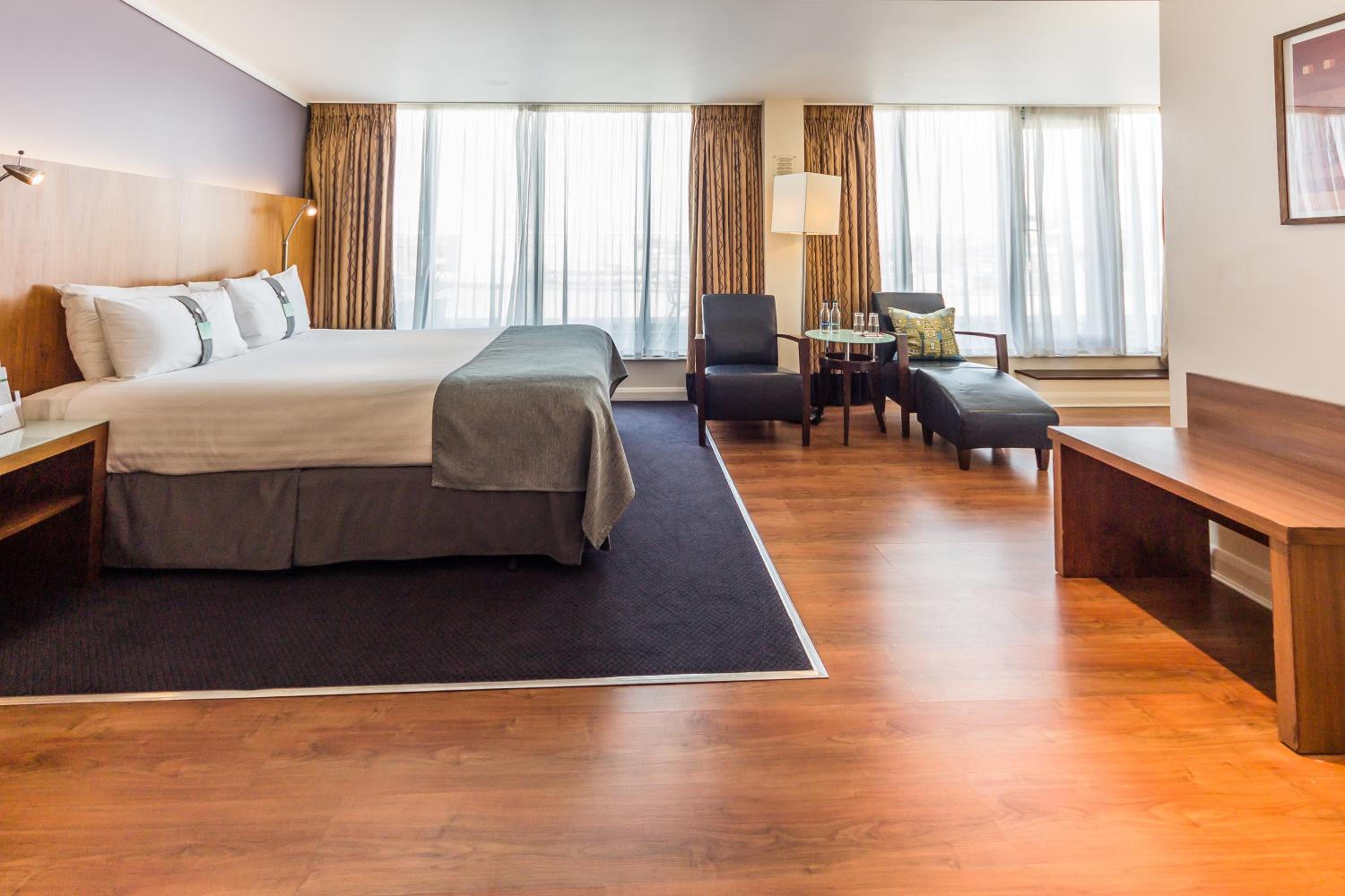 Premium King Room with Balcony and View photo 1