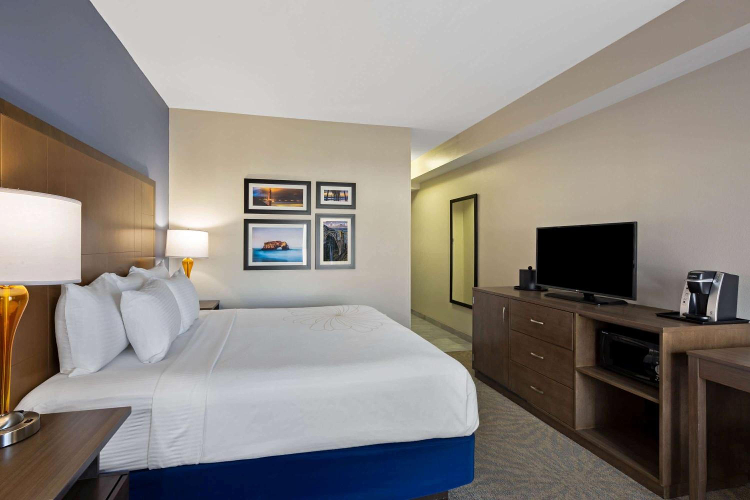Executive King Room - Non-Smoking photo 3