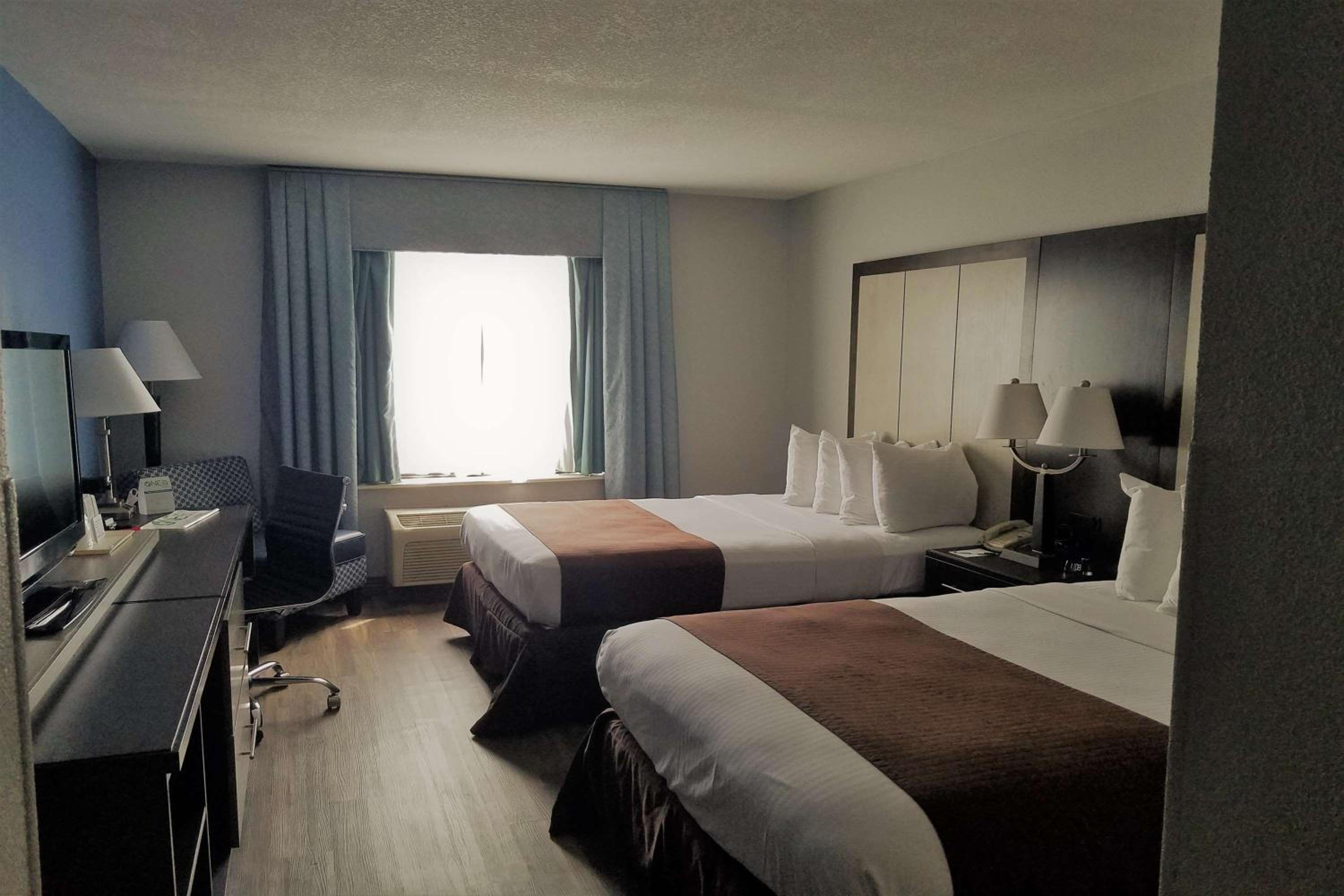 Deluxe Room with Two Double Beds - Photo 3