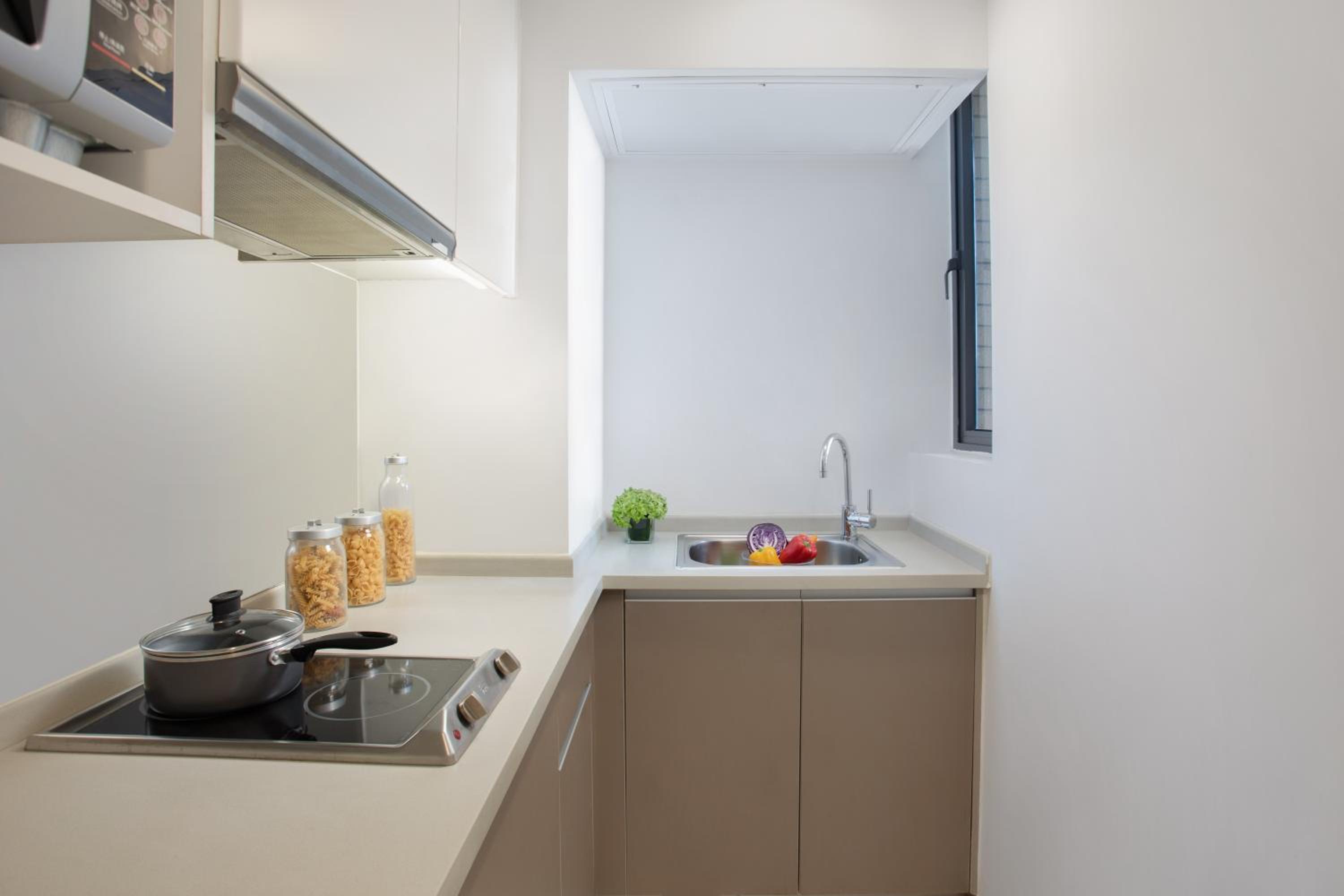 One-Bedroom Deluxe Executive Apartment - Photo 4
