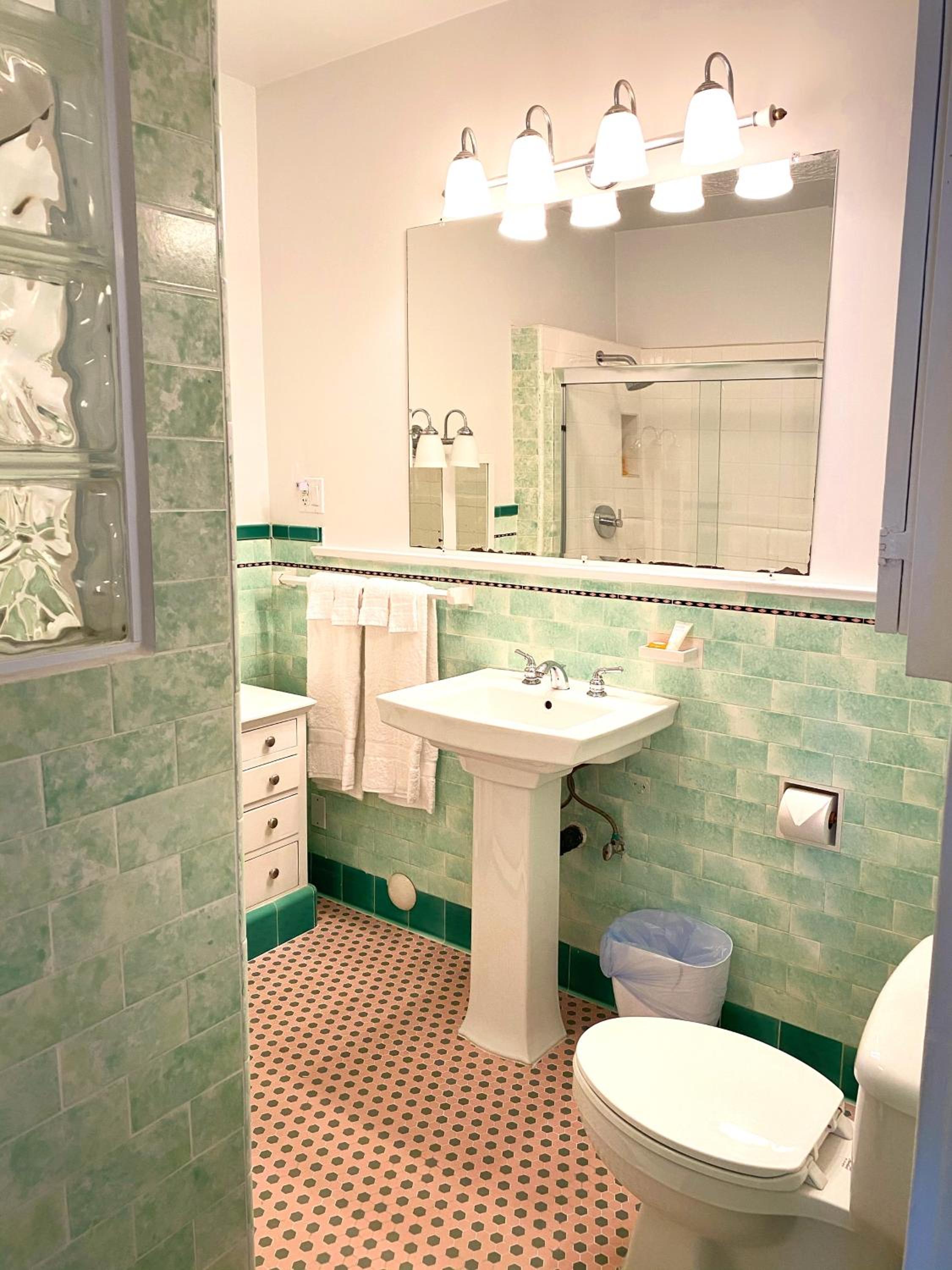 King Suite - Photo 22