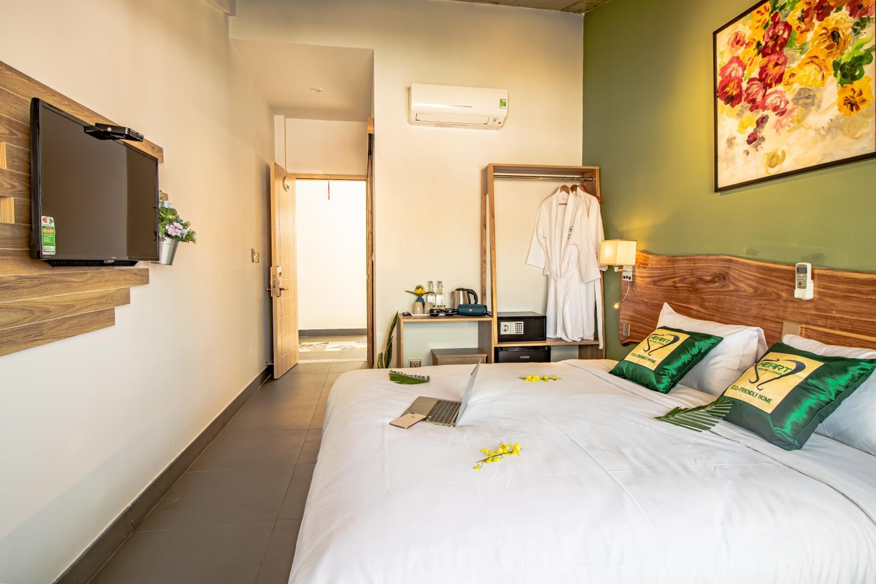 Deluxe Studio with Balcony photo 1