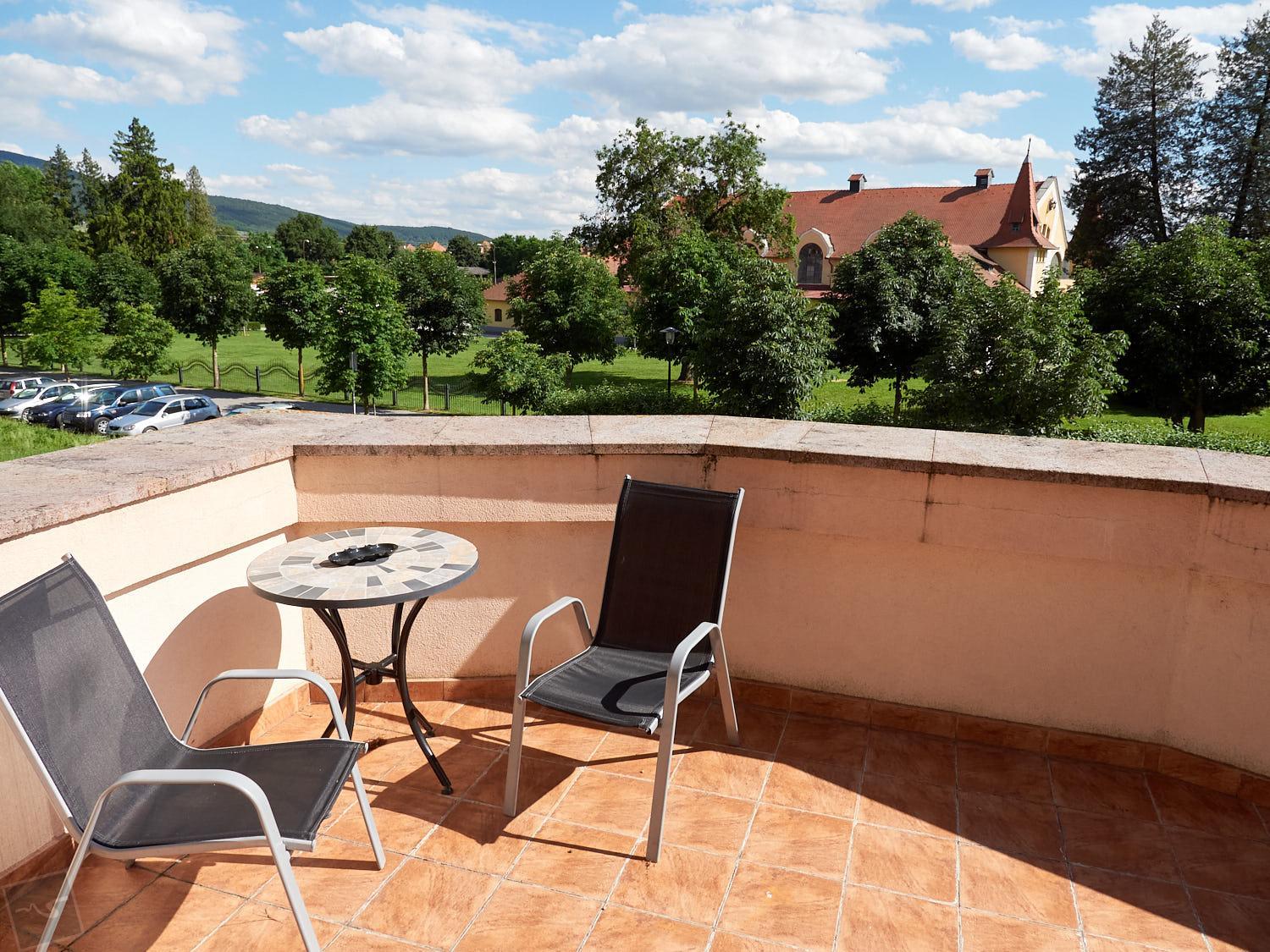 Apartment with Terrace - Photo 6