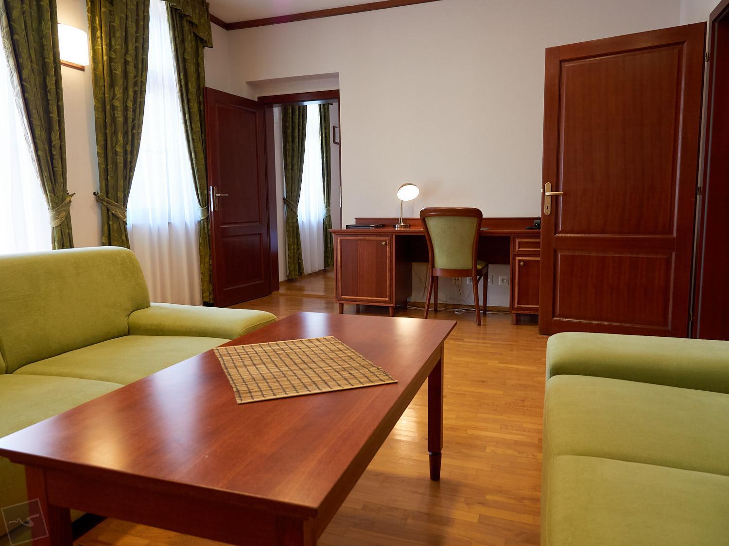 Apartment with Terrace - Photo 5