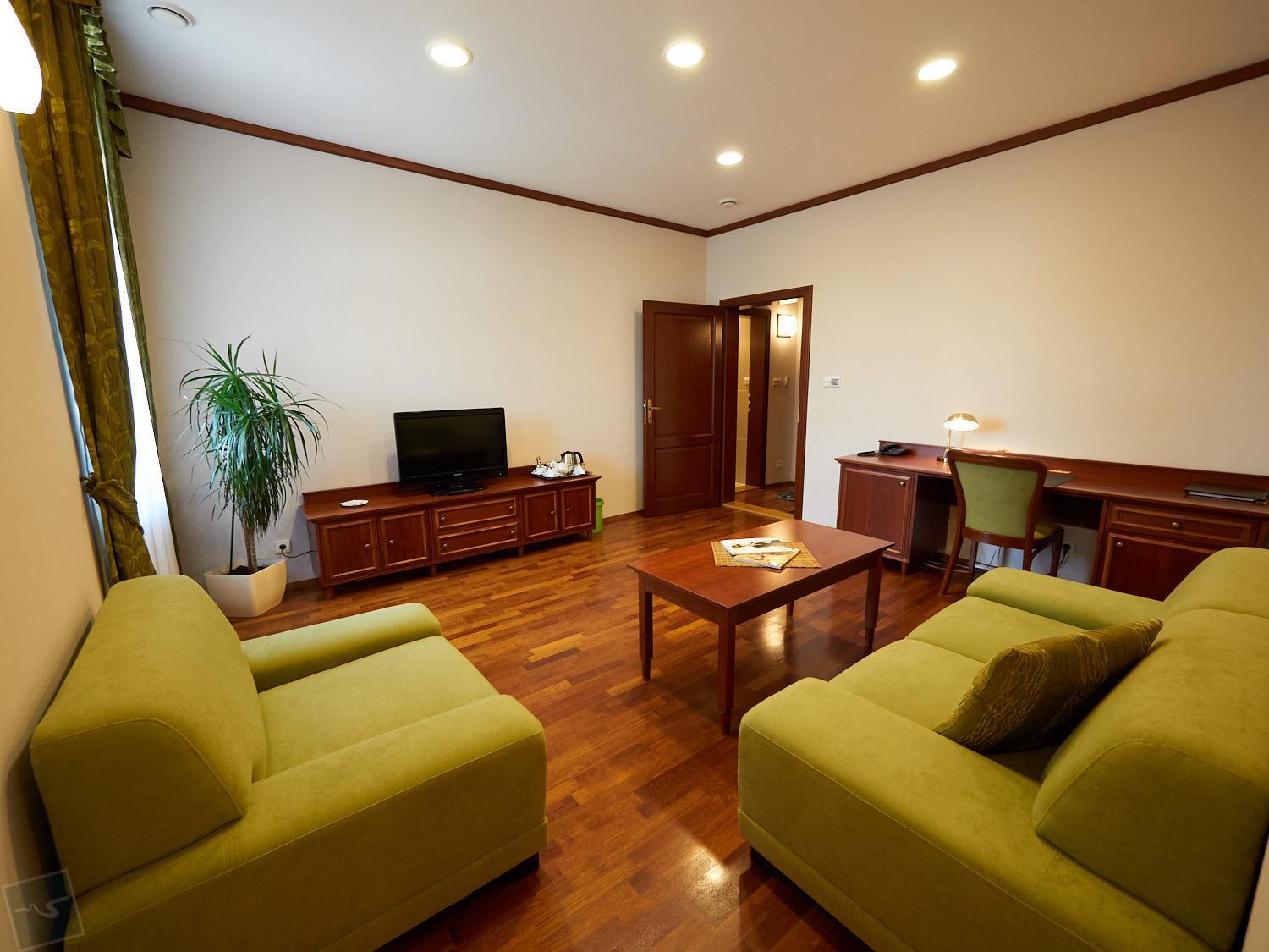 One-Bedroom Apartment - Photo 6