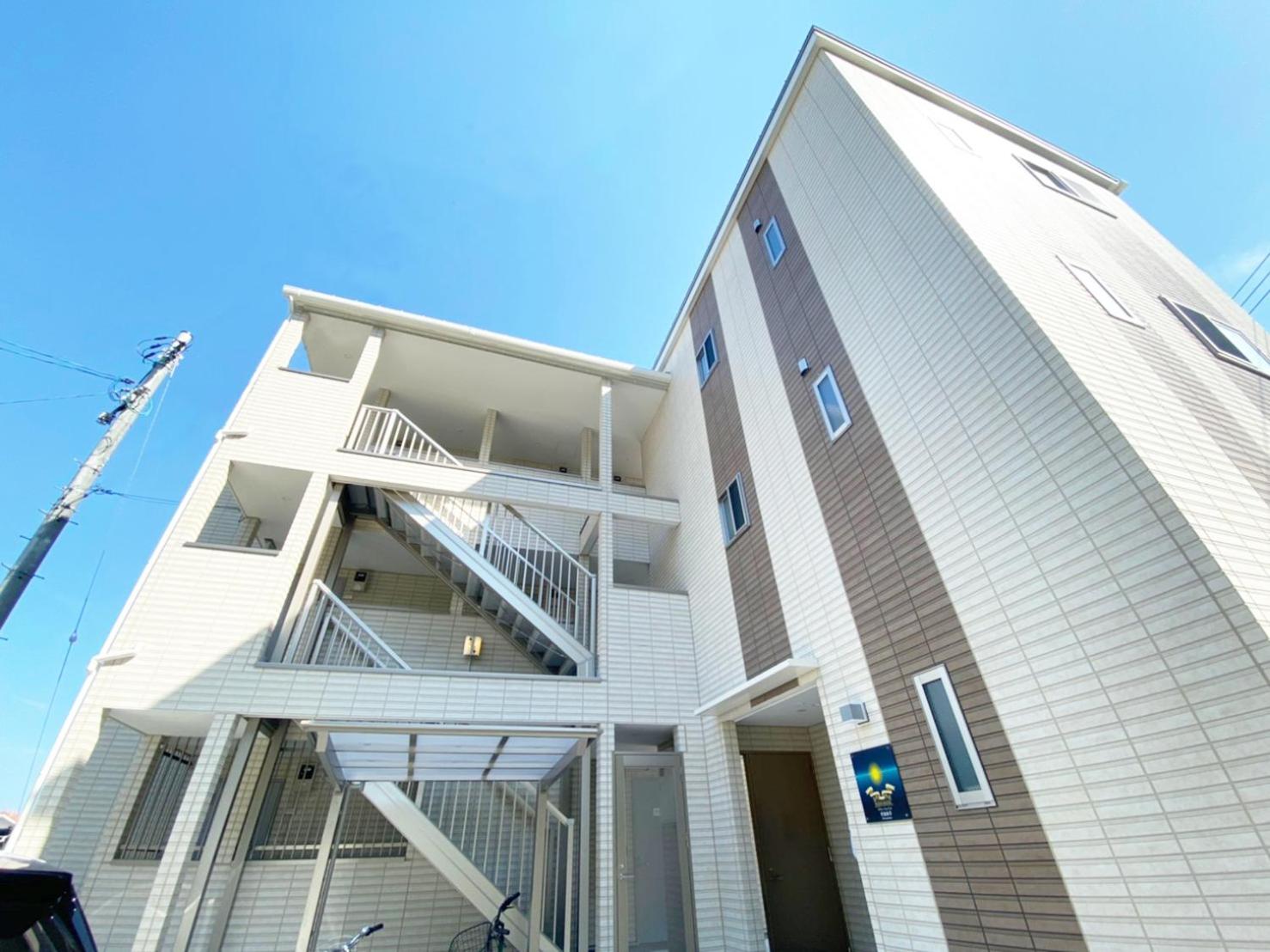 Apartment with Balcony - Photo 7