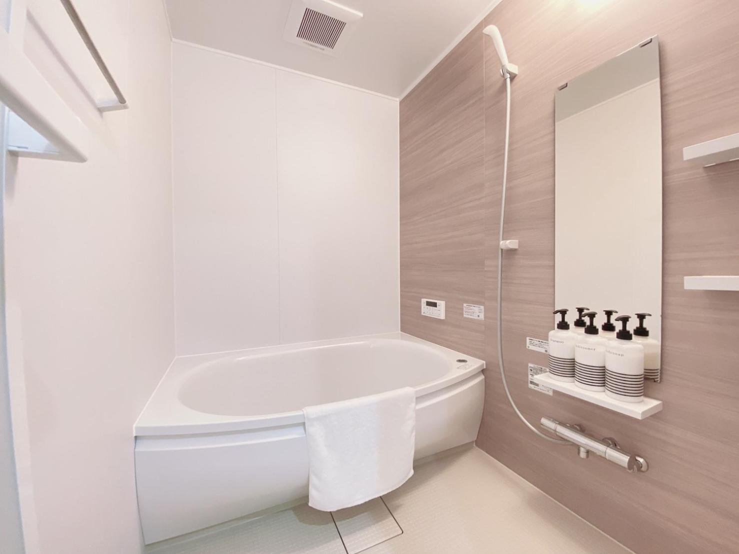 Apartment with Balcony - Photo 9
