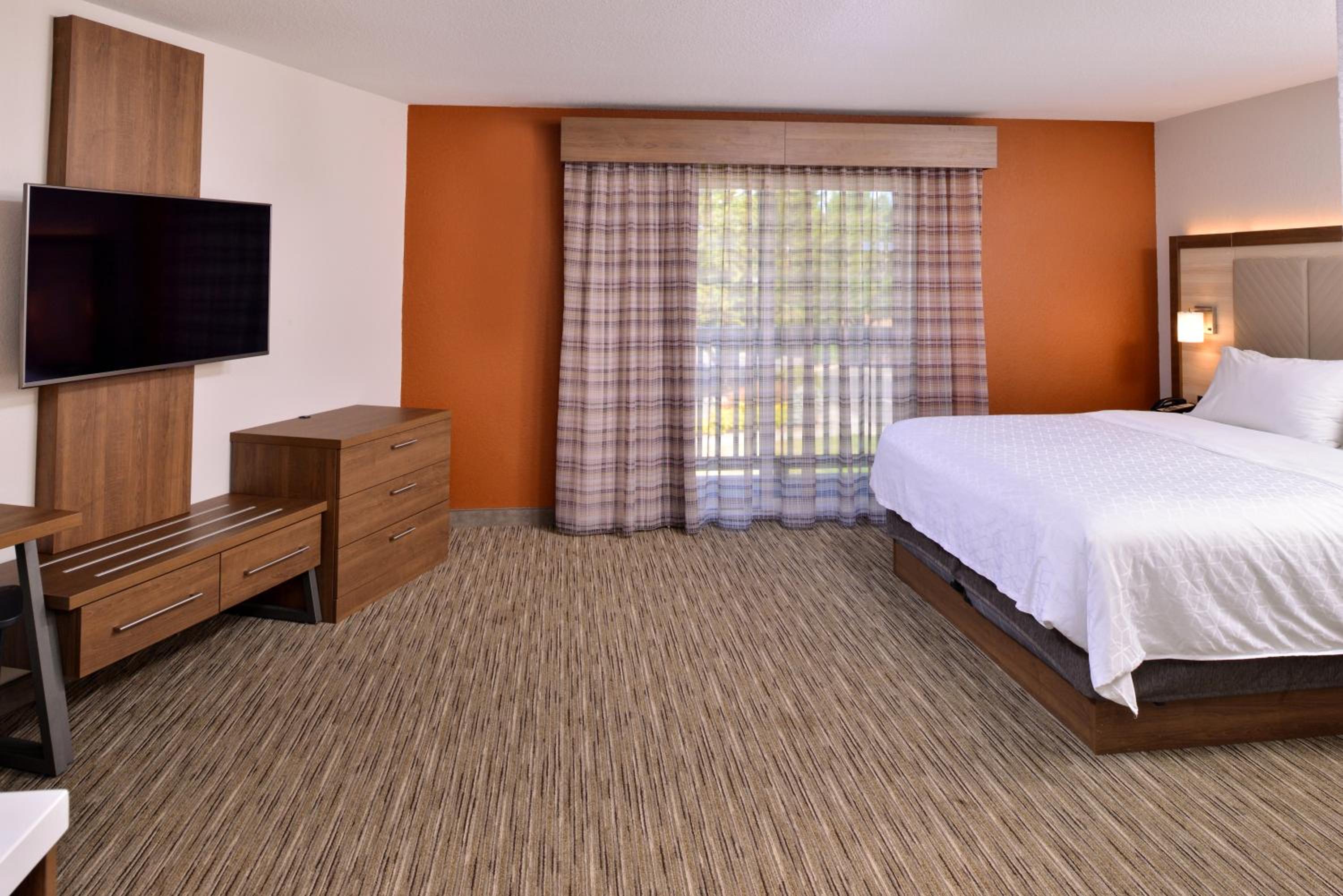 King Suite with Spa Bath - Photo 1