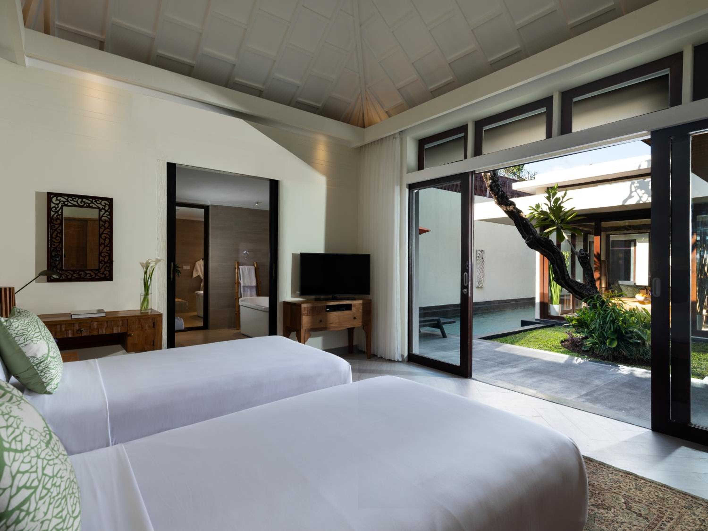Two-Bedroom Villa with Private Pool, Bathtub and Fully Equipped Kitchenette